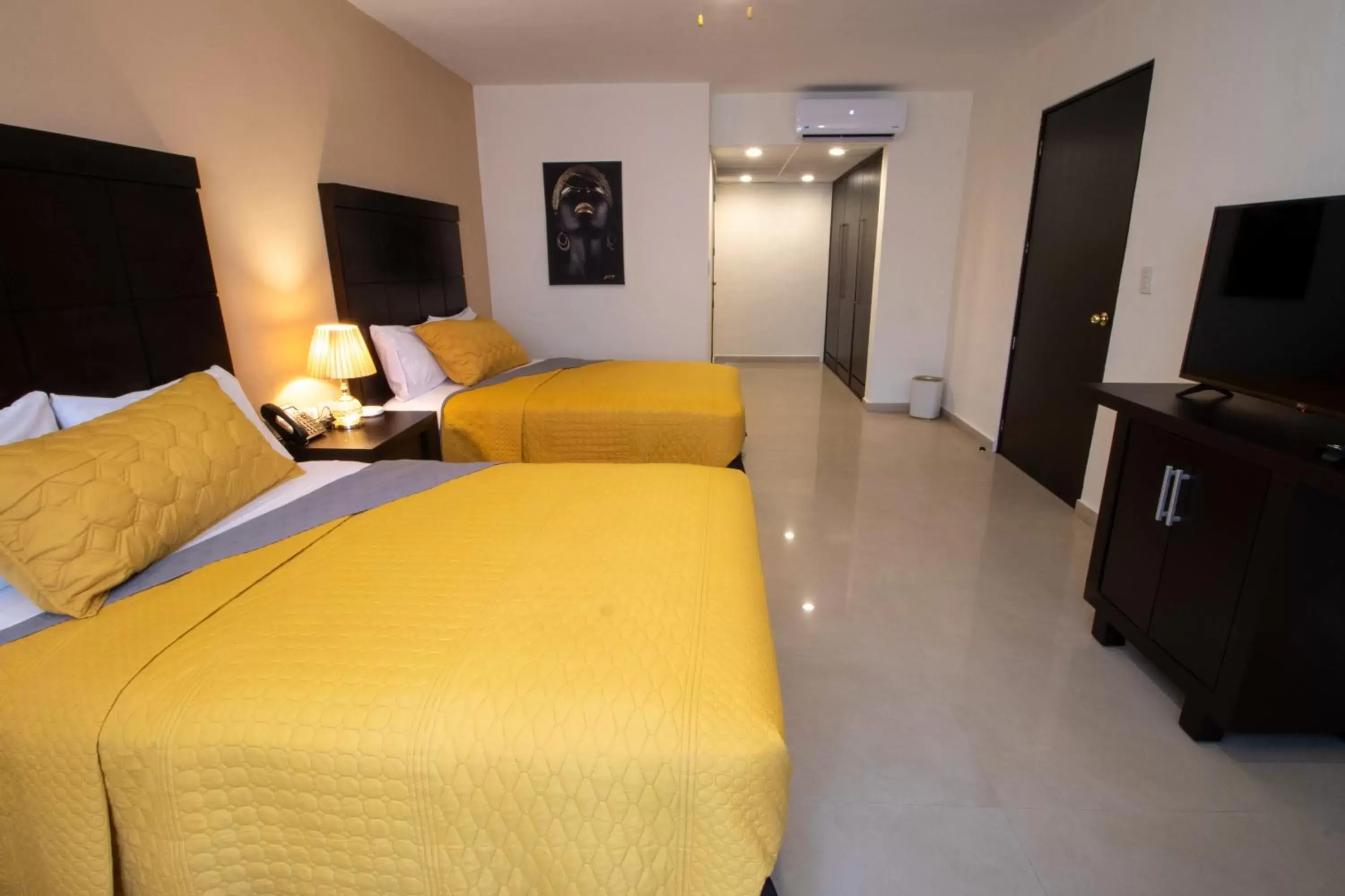 Communal lounge/ TV room, TV/Entertainment Center in Hotel Villas Segovia Suites Playa del Carmen
