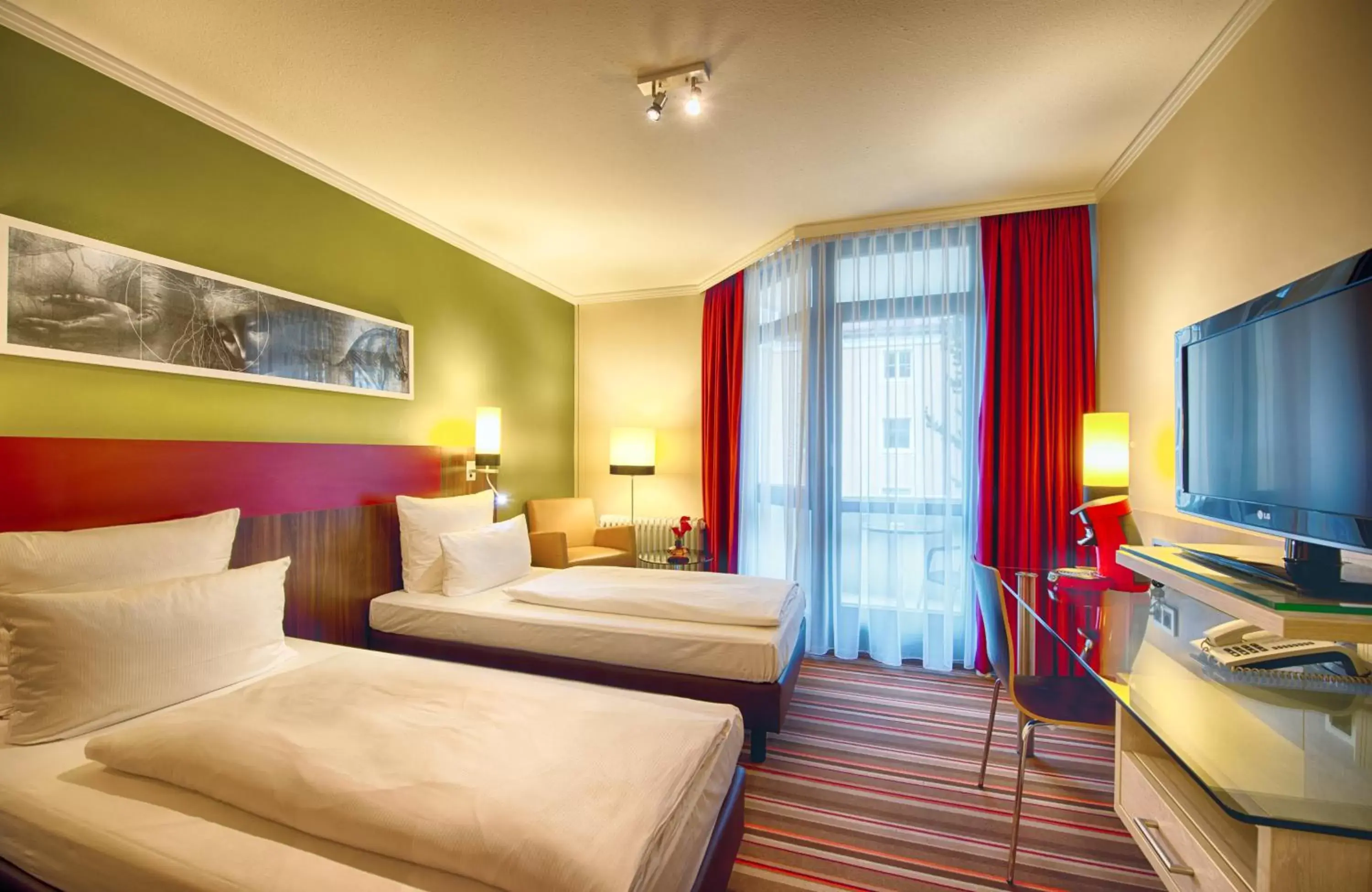 Bedroom, Bed in Leonardo Hotel & Residenz München