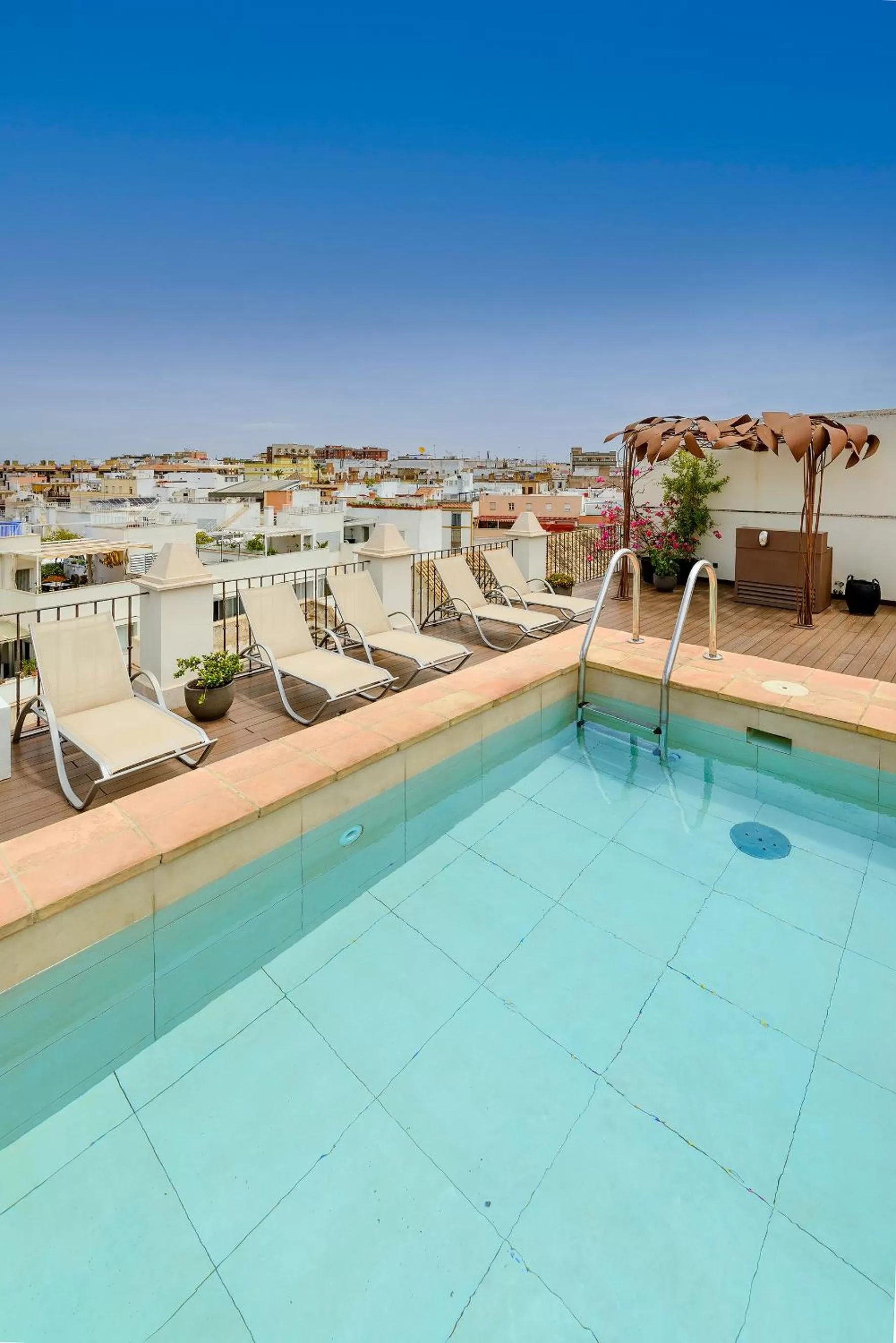 Swimming pool in CoolRooms Palacio Villapanés 5 GL