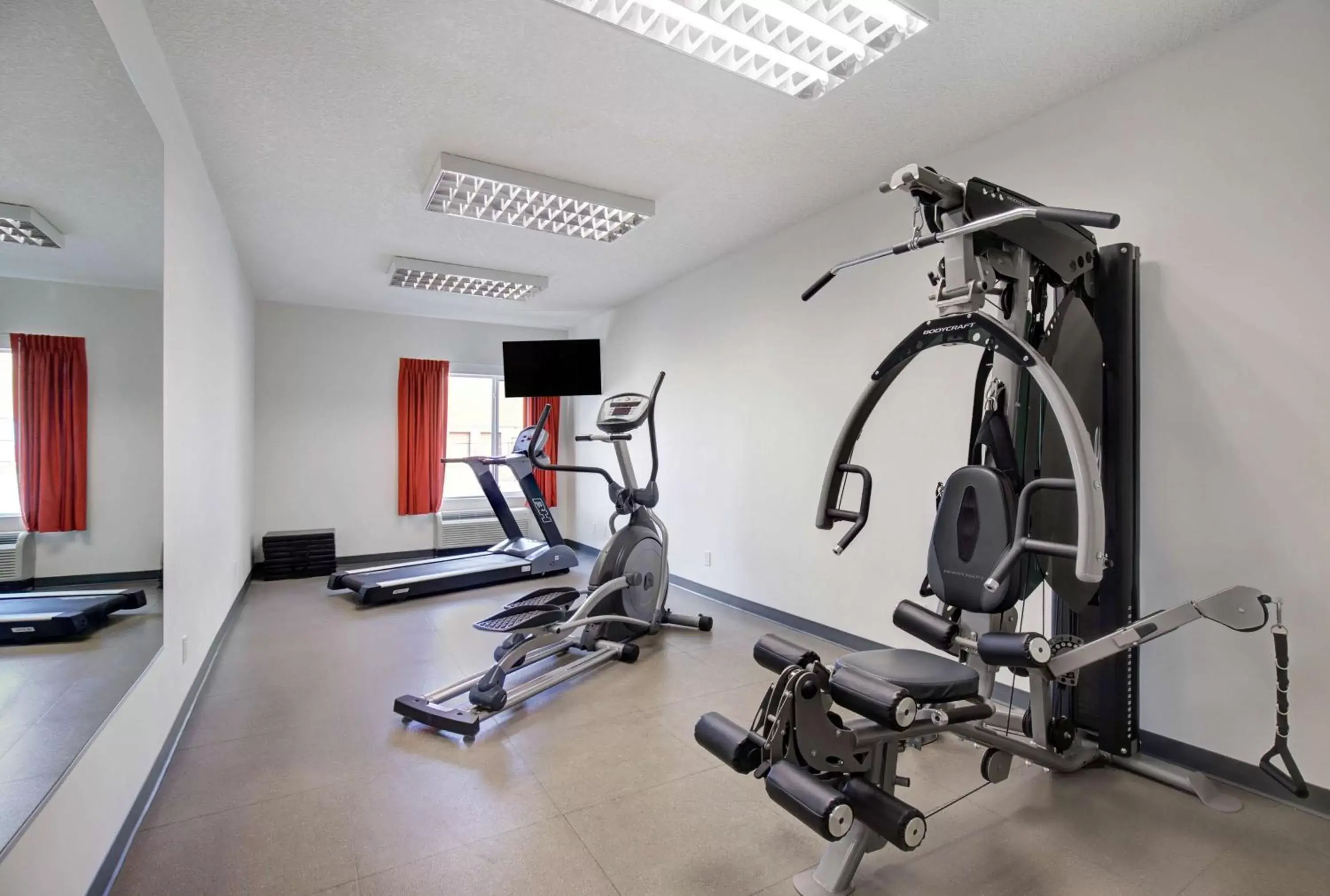 Spa and wellness centre/facilities, Fitness Center/Facilities in Motel 6 Airdrie
