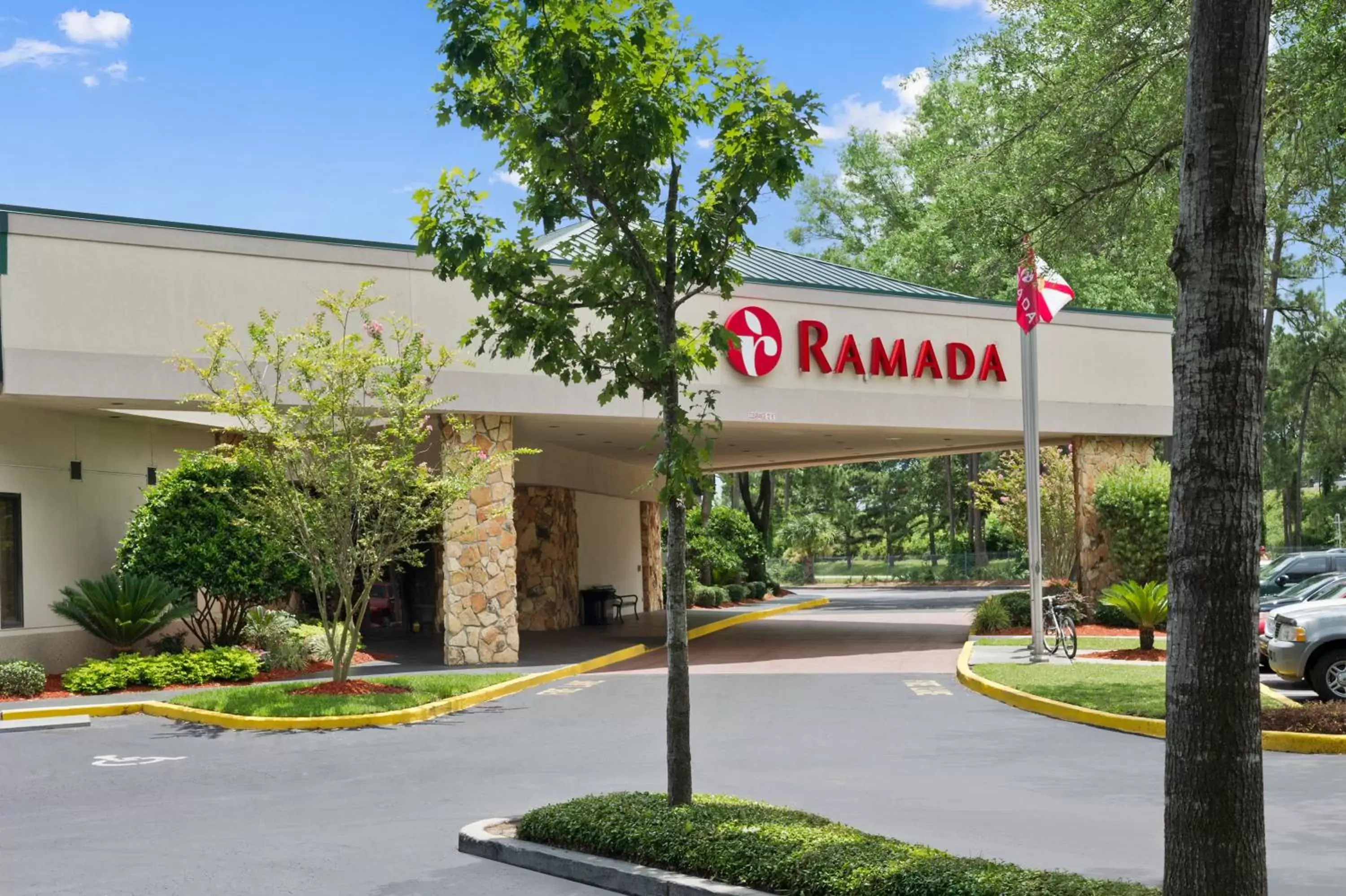 Facade/entrance in Ramada by Wyndham Jacksonville Hotel & Conference Center Facade/entrance in Ramada by Wyndham Jacksonville Hotel & Conference Center