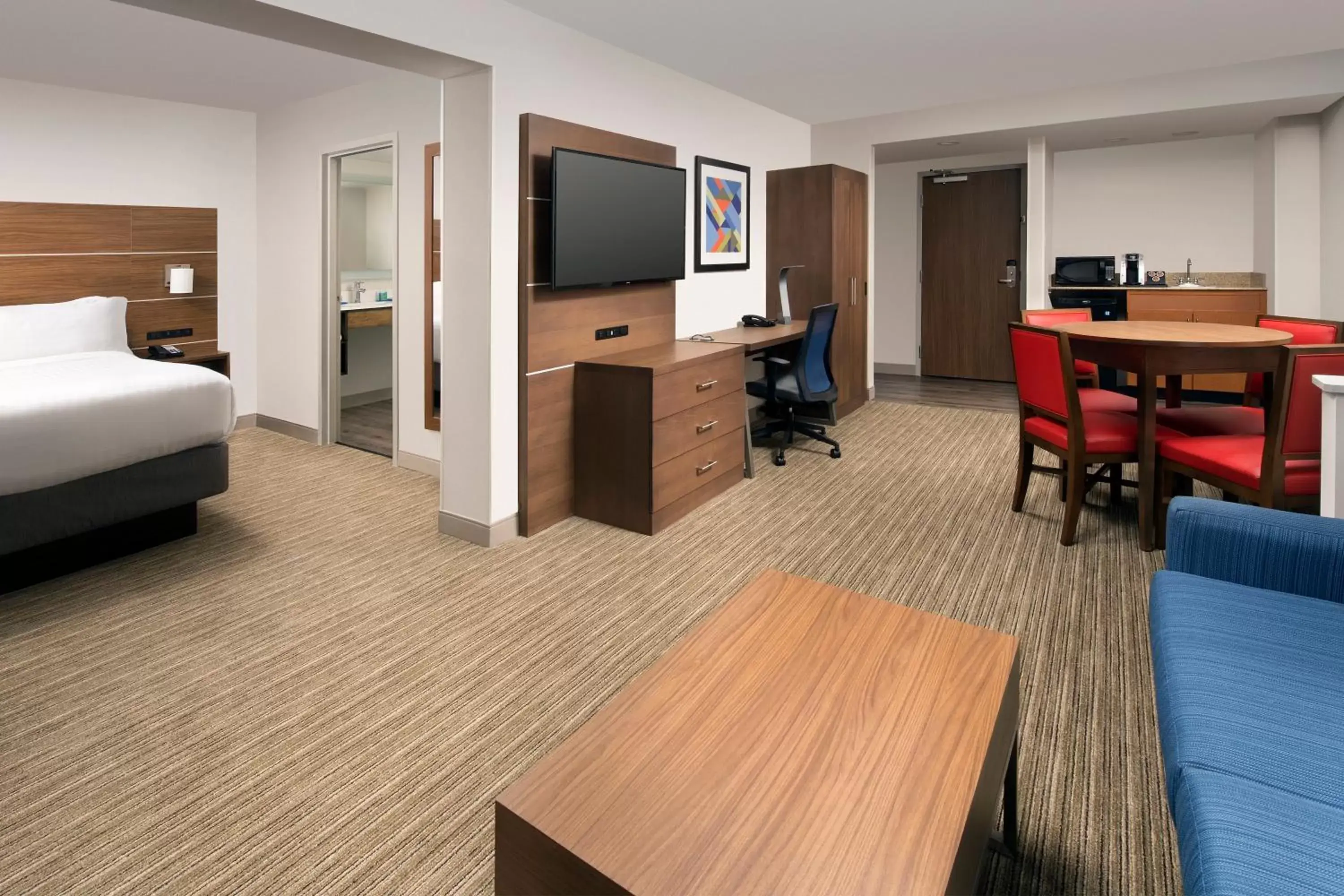 Photo of the whole room, TV/Entertainment Center in Holiday Inn Express & Suites Baltimore - BWI Airport North, an IHG Hotel