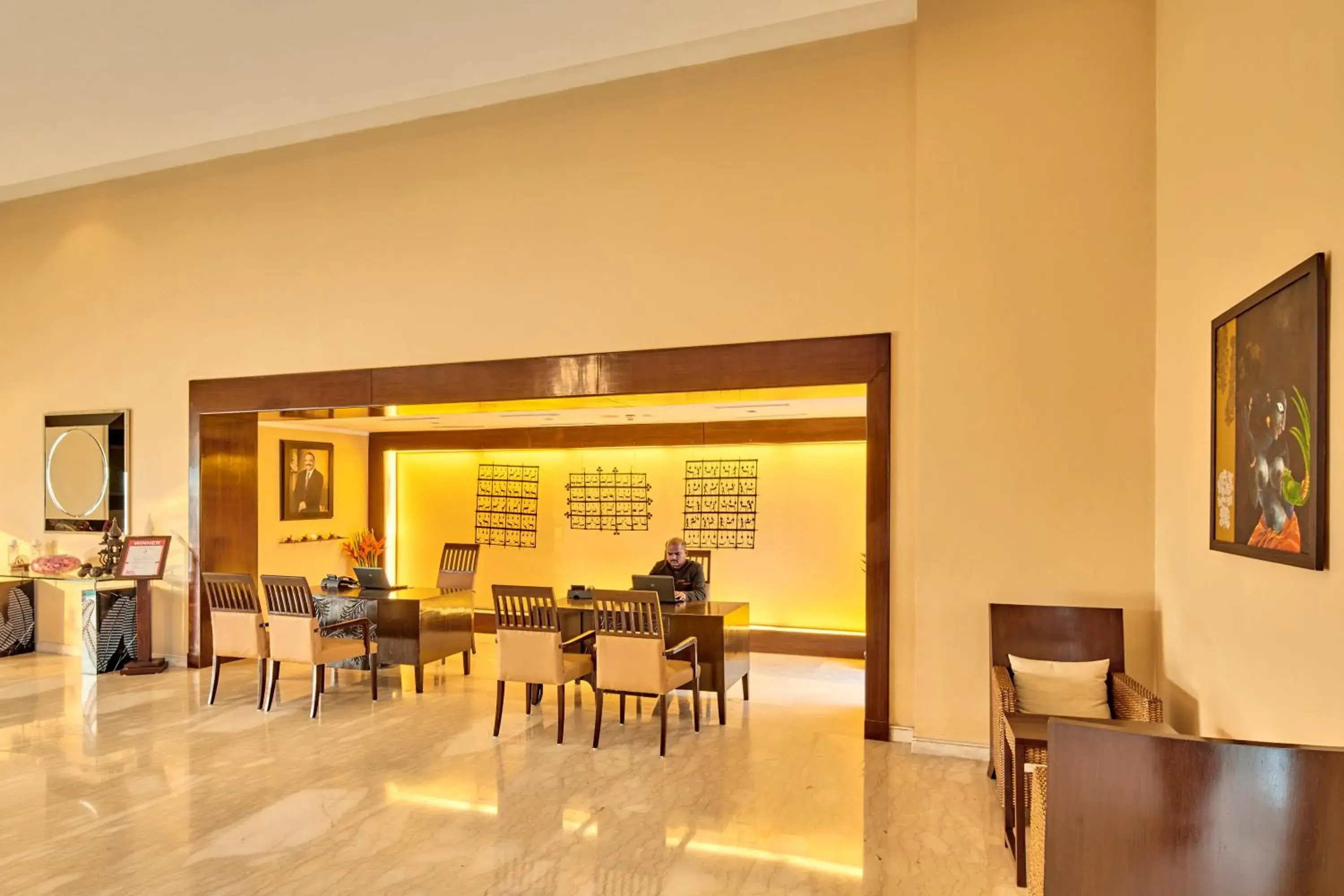 Lobby or reception, Restaurant/Places to Eat in The Lalit Temple View Khajuraho