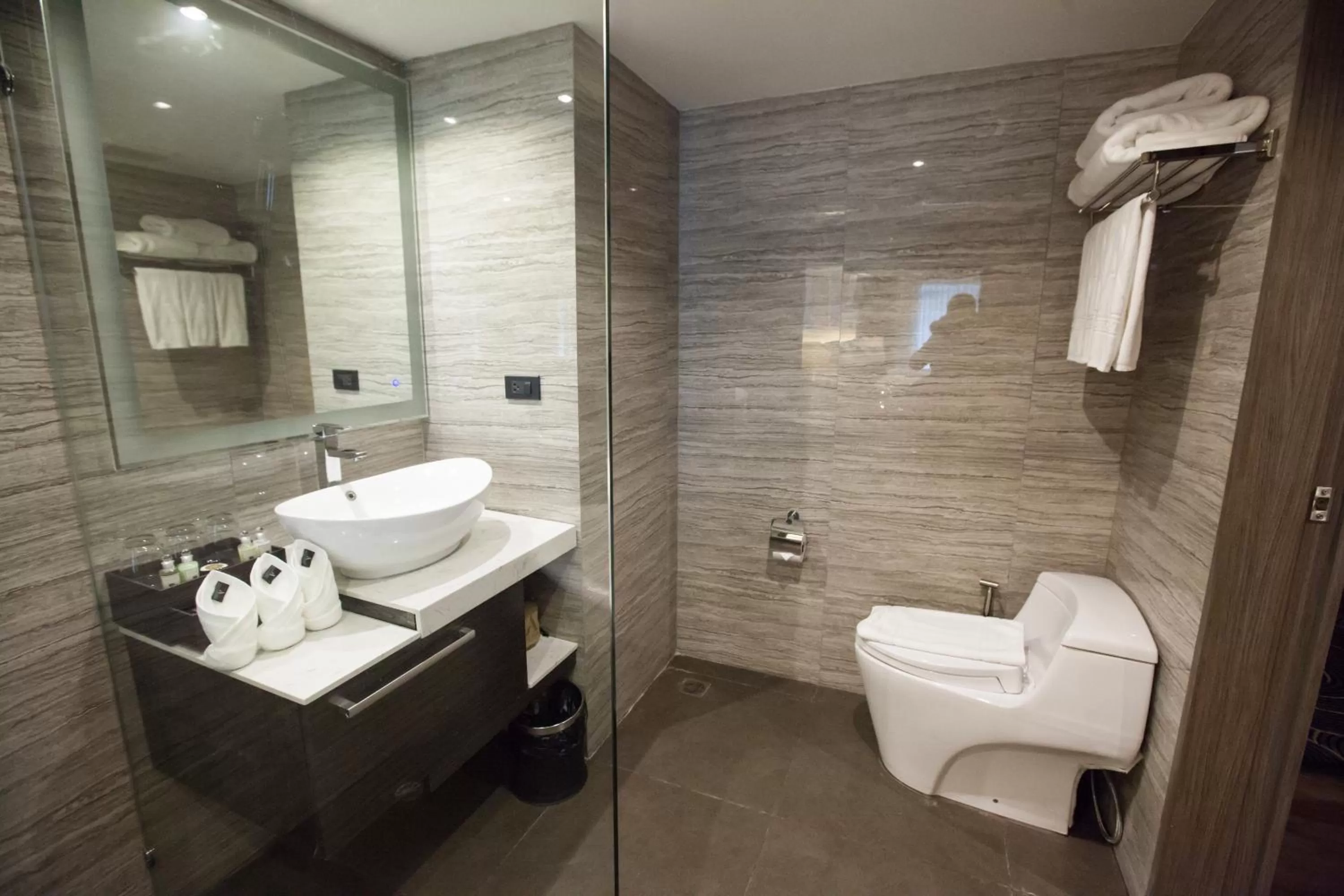 Bathroom in Arte Hotel - SHA Extra Plus