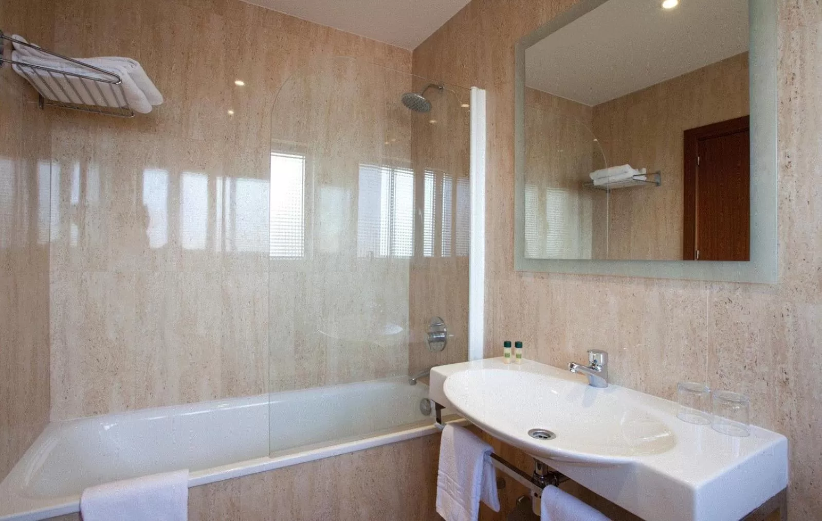 Bathroom in Hotel Galaico