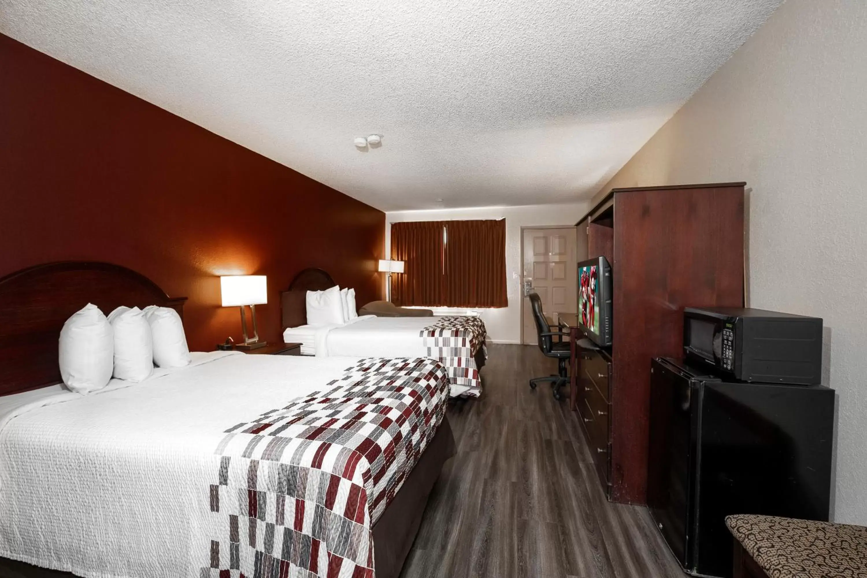 Photo of the whole room, Room Photo in Red Roof Inn Childress