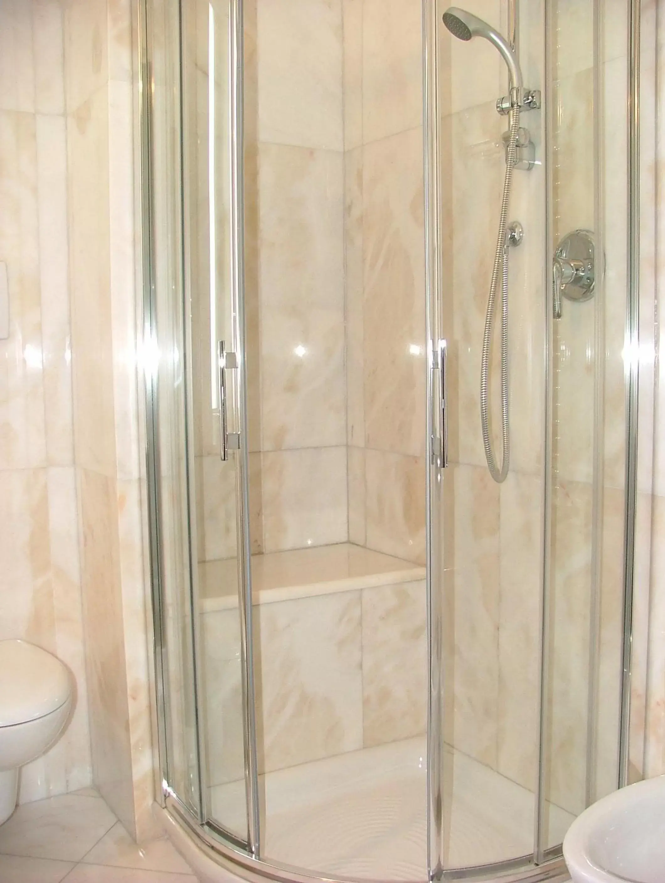 Shower, Bathroom in Hotel San Pietro