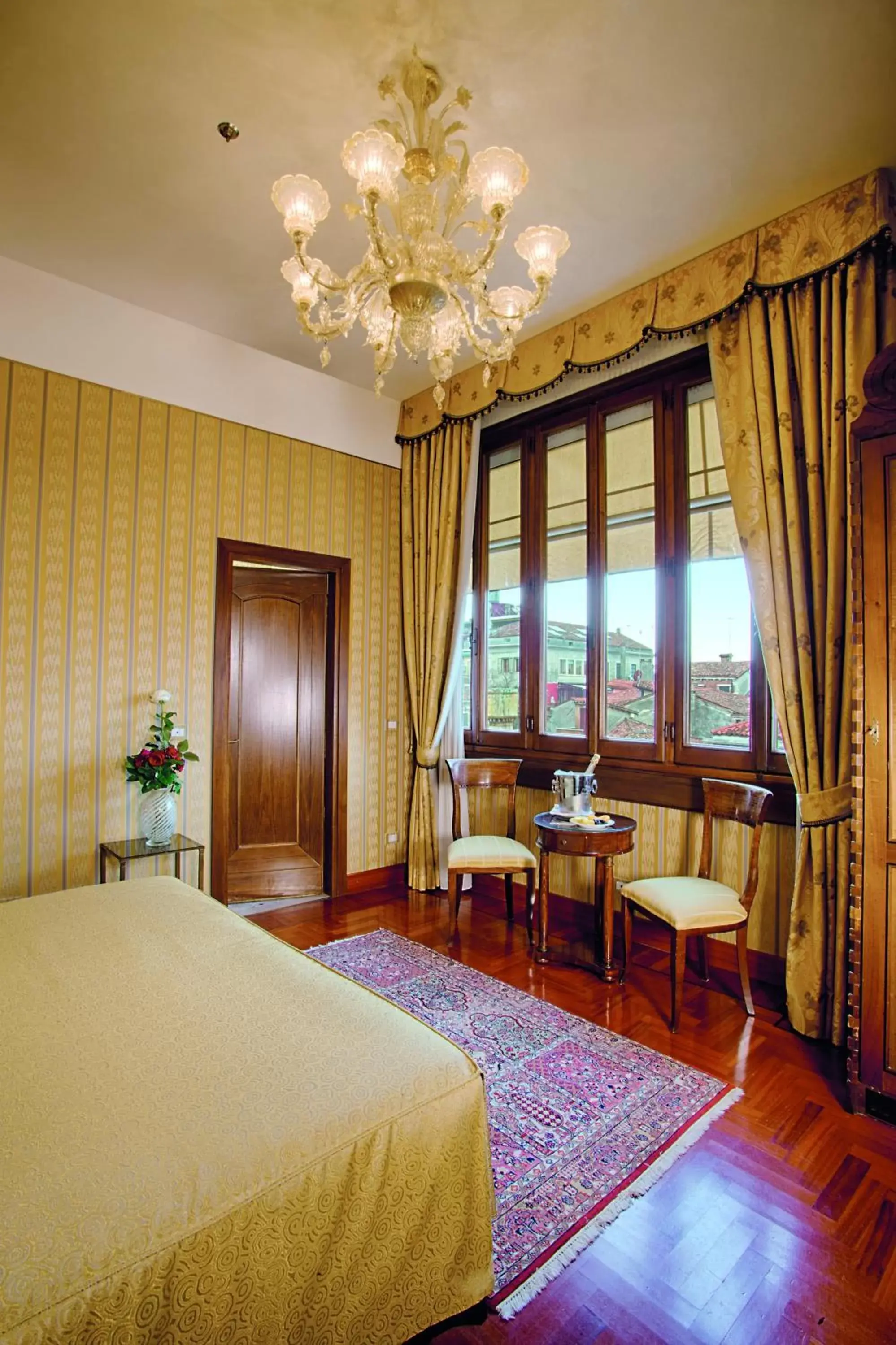Photo of the whole room in Hotel Palazzo Stern