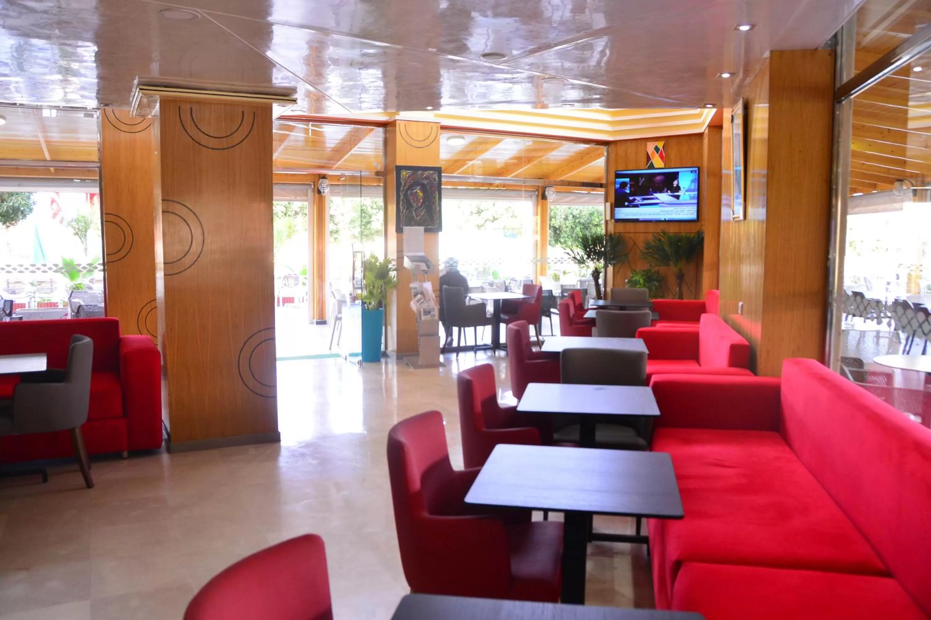 Hôtel Hadaik Ain Asserdoune