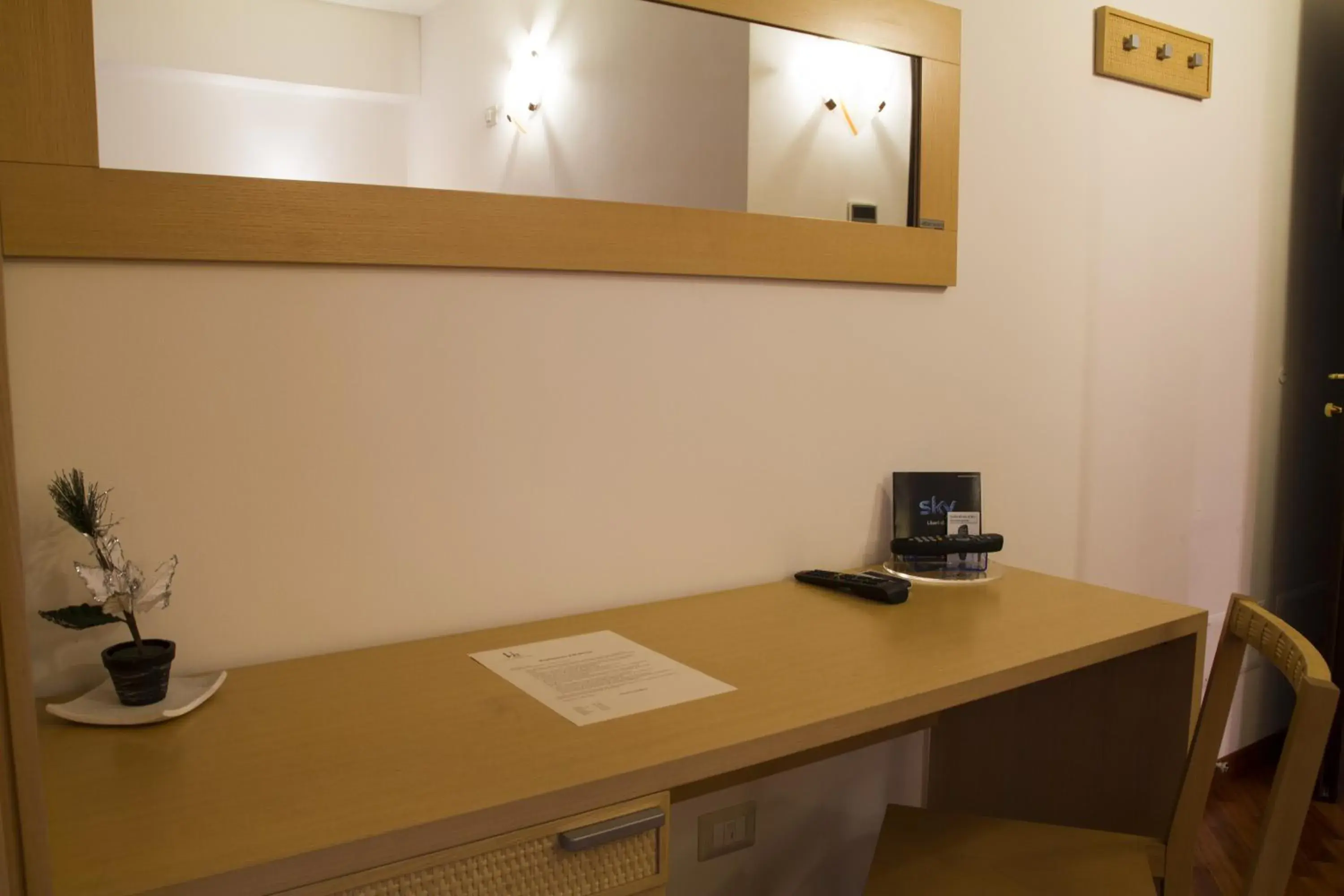 Seating area, TV/Entertainment Center in Hotel Catania Town