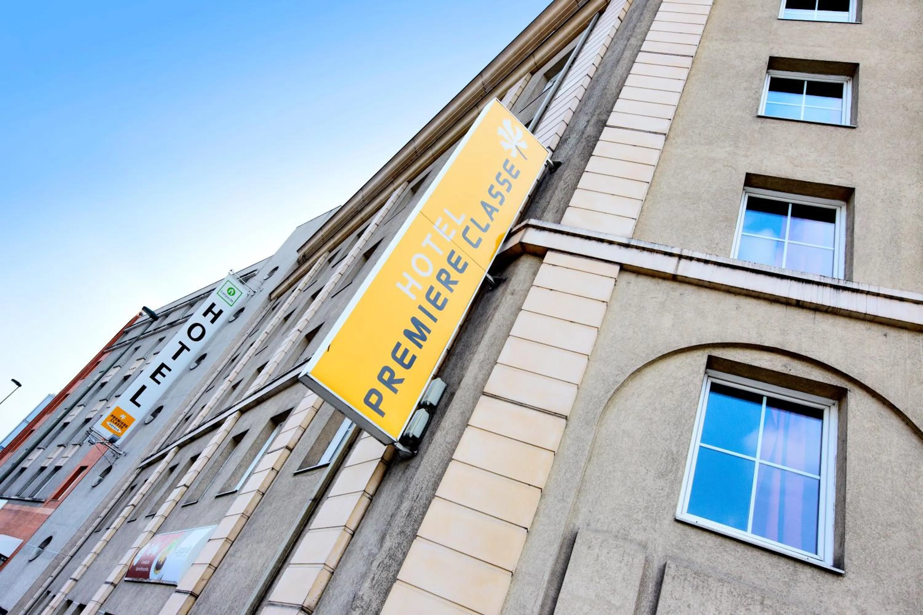 Facade/entrance in Première Classe Paris Ouest - Pont de Suresnes