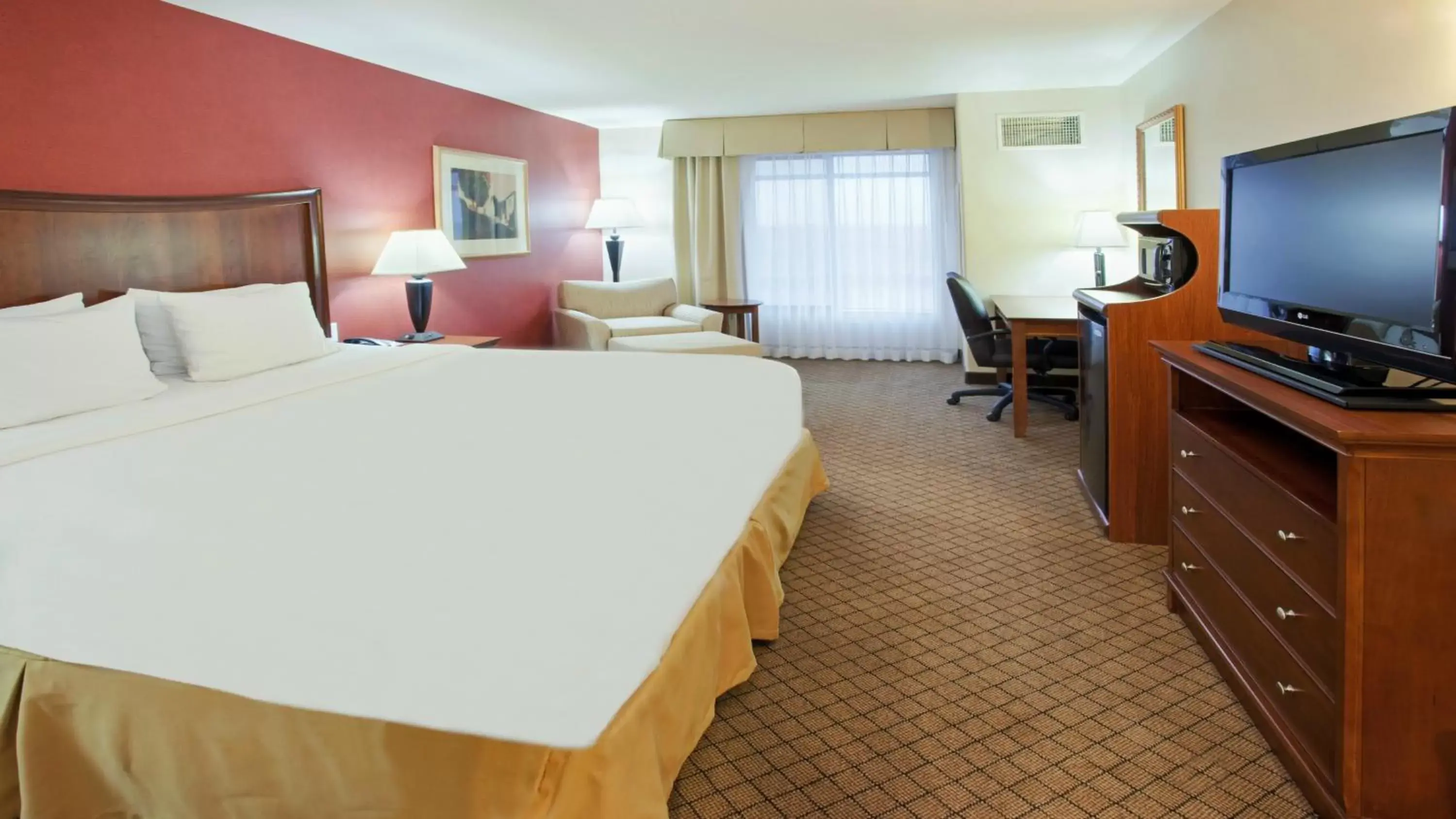 King Room - Disability Access in Holiday Inn Express Hotel & Suites Lincoln-Roseville Area, an IHG Hotel