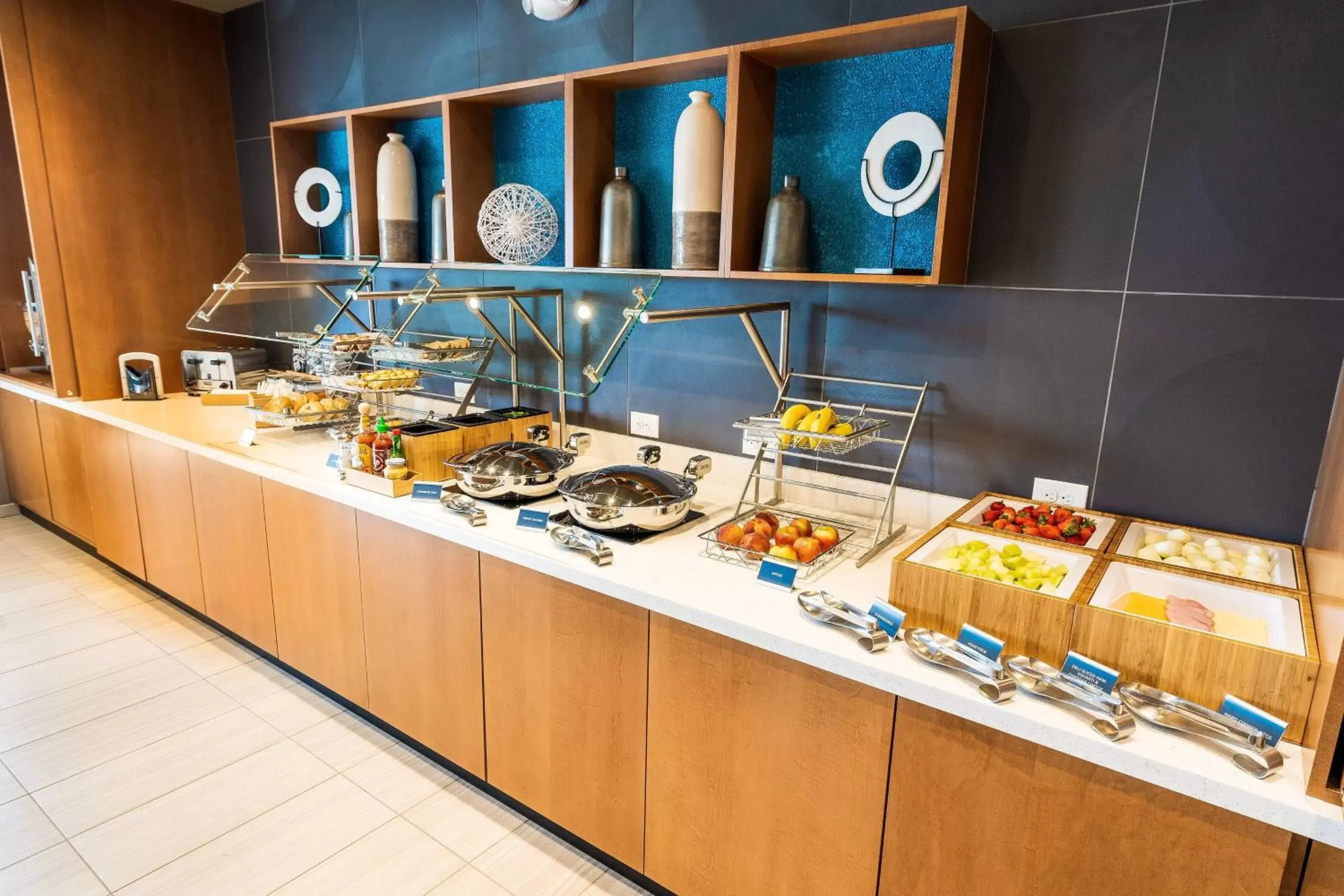 Breakfast in SpringHill Suites by Marriott Ontario Airport/Rancho Cucamonga