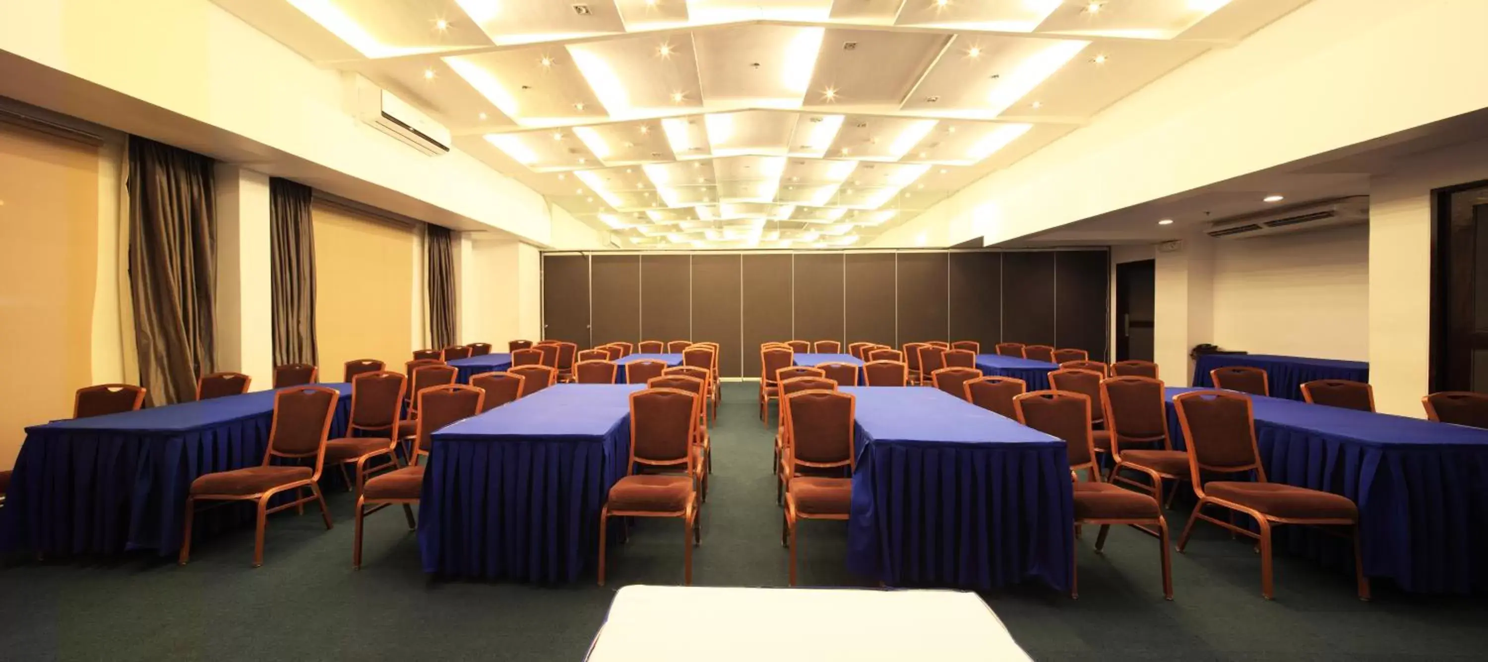 Meeting/conference room in Microtel by Wyndham Mall of Asia