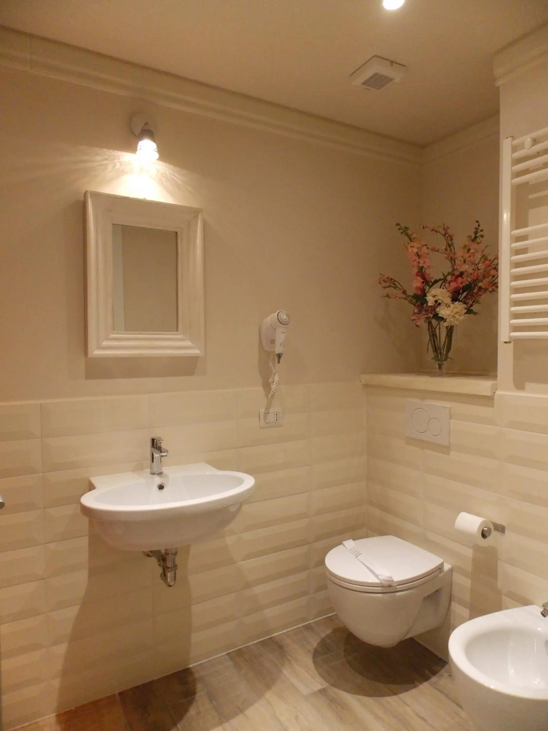 Bathroom in Casa Tua Vaticano Guest House