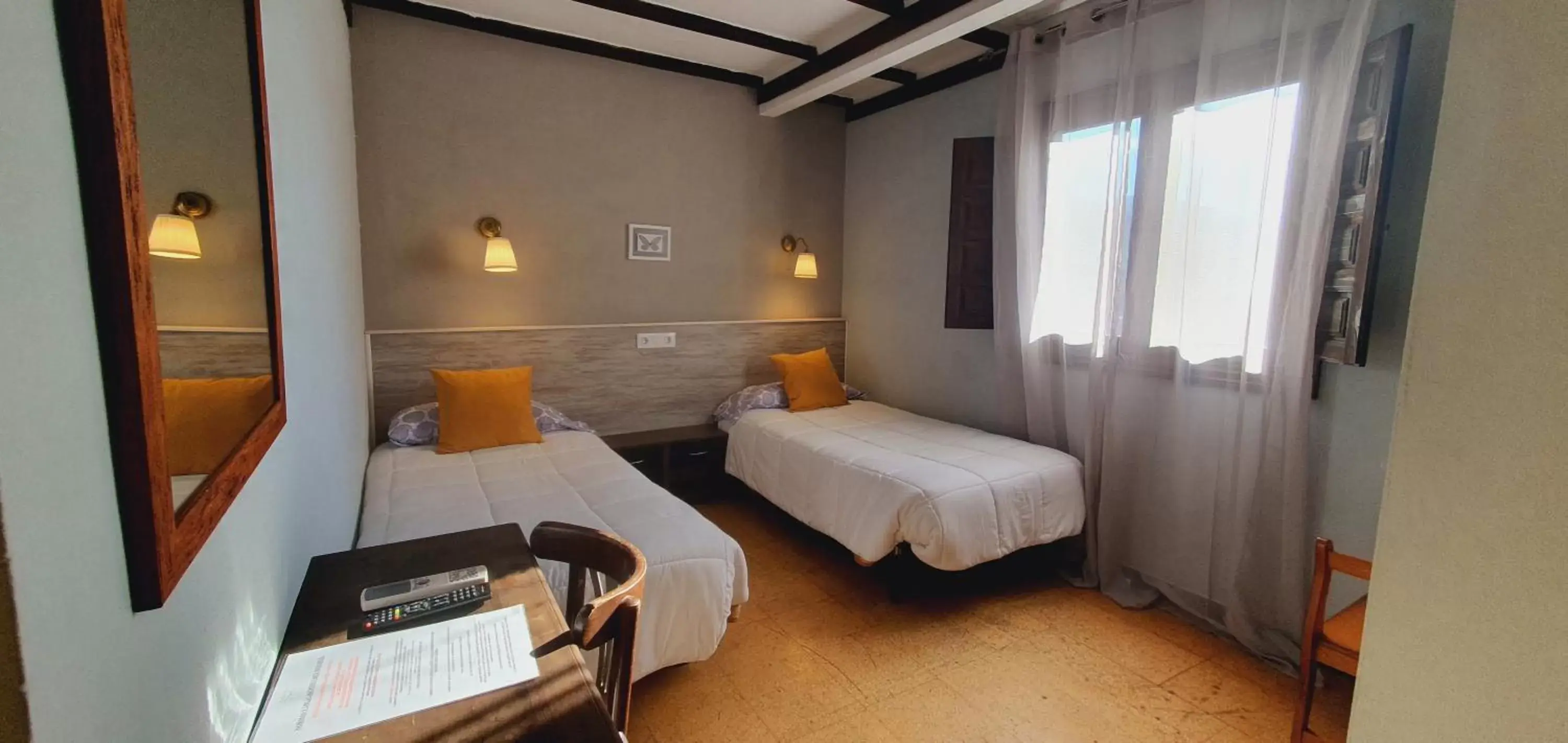 Bed in Hotel Judería Valle del Jerte