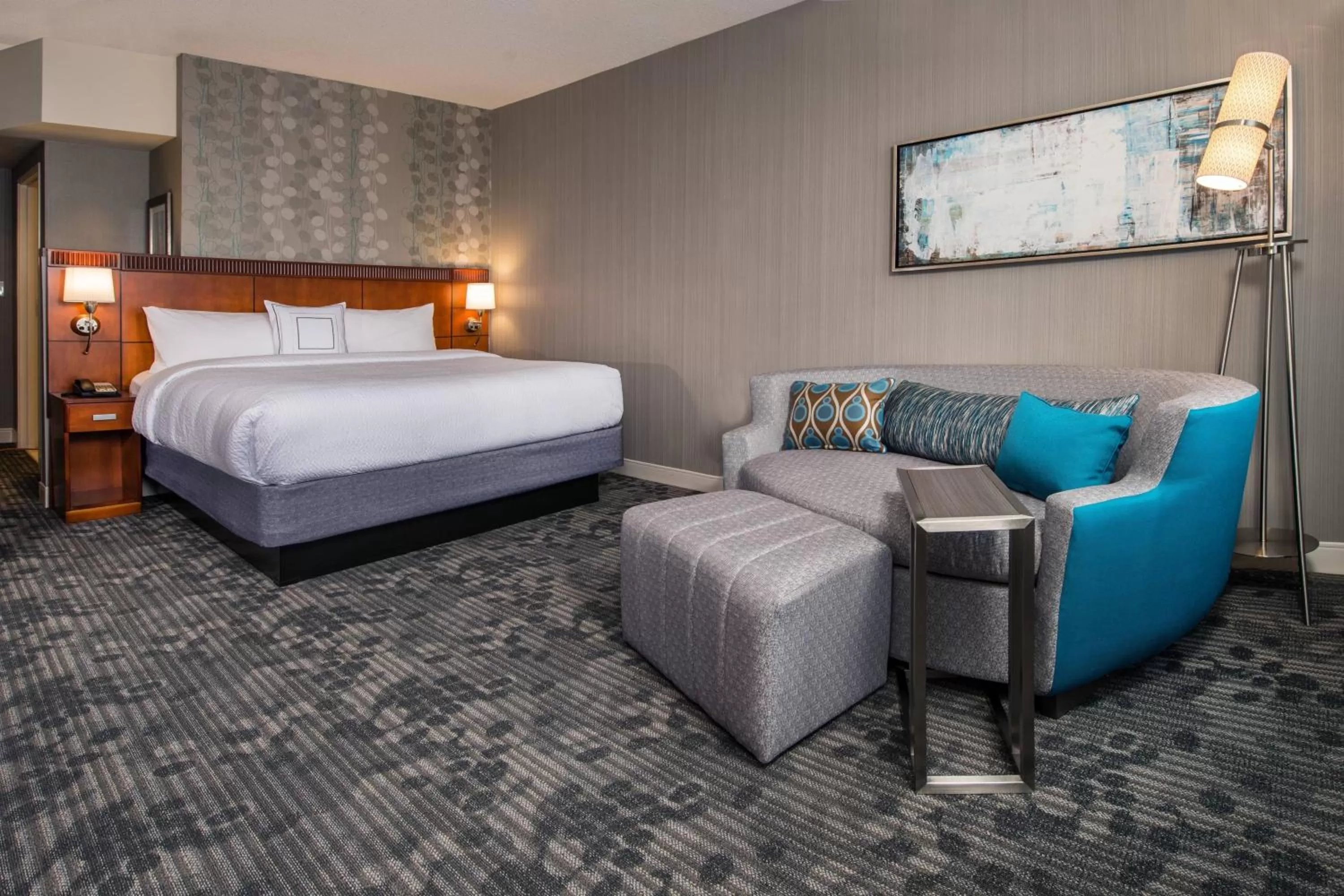 Photo of the whole room, Bed in Courtyard by Marriott Gaithersburg Washingtonian Center