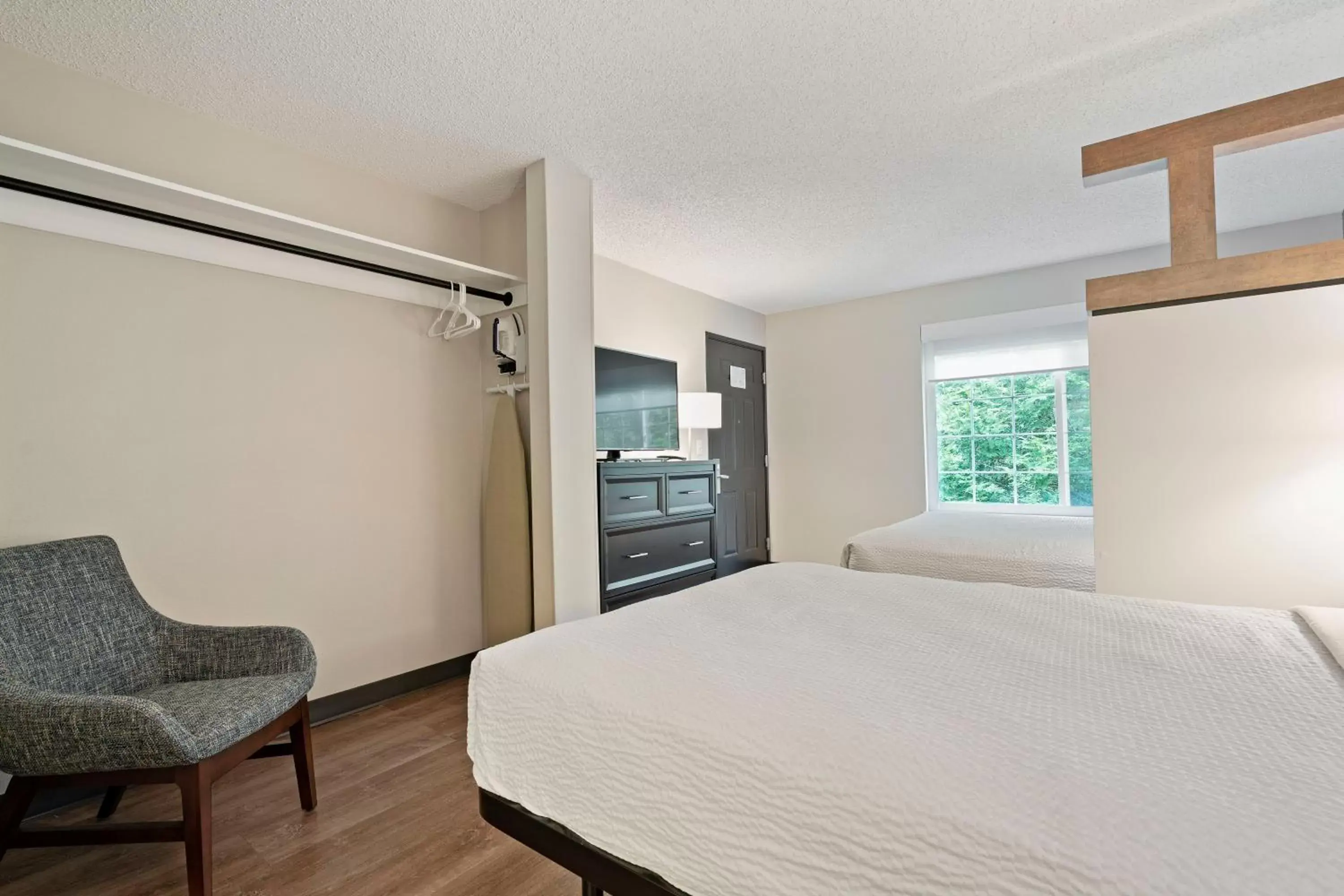 Bed in Extended Stay America Suites - Seattle - Redmond