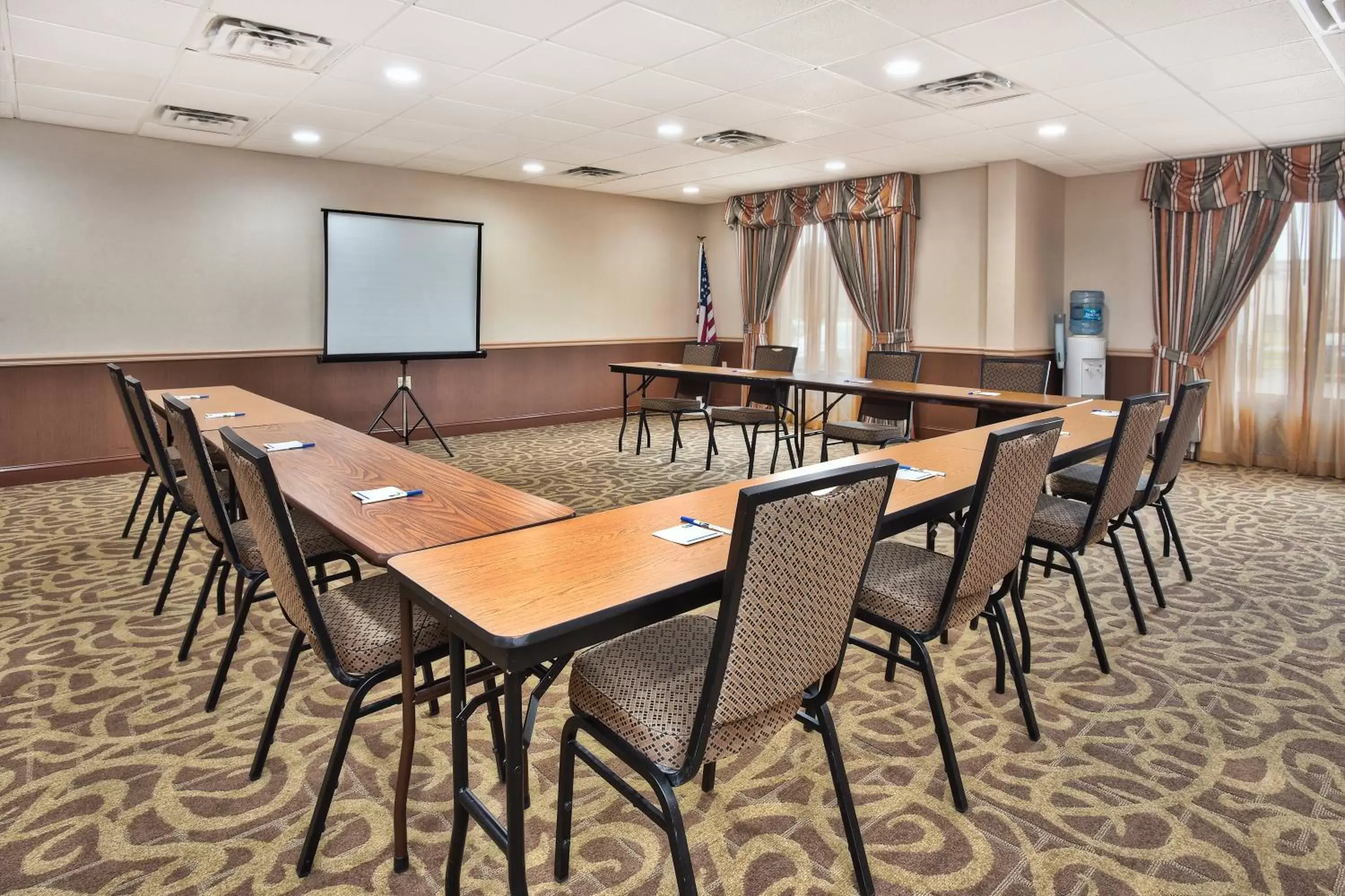 Meeting/conference room in Holiday Inn Express Hotel and Suites Harrington - Dover Area, an IHG Hotel