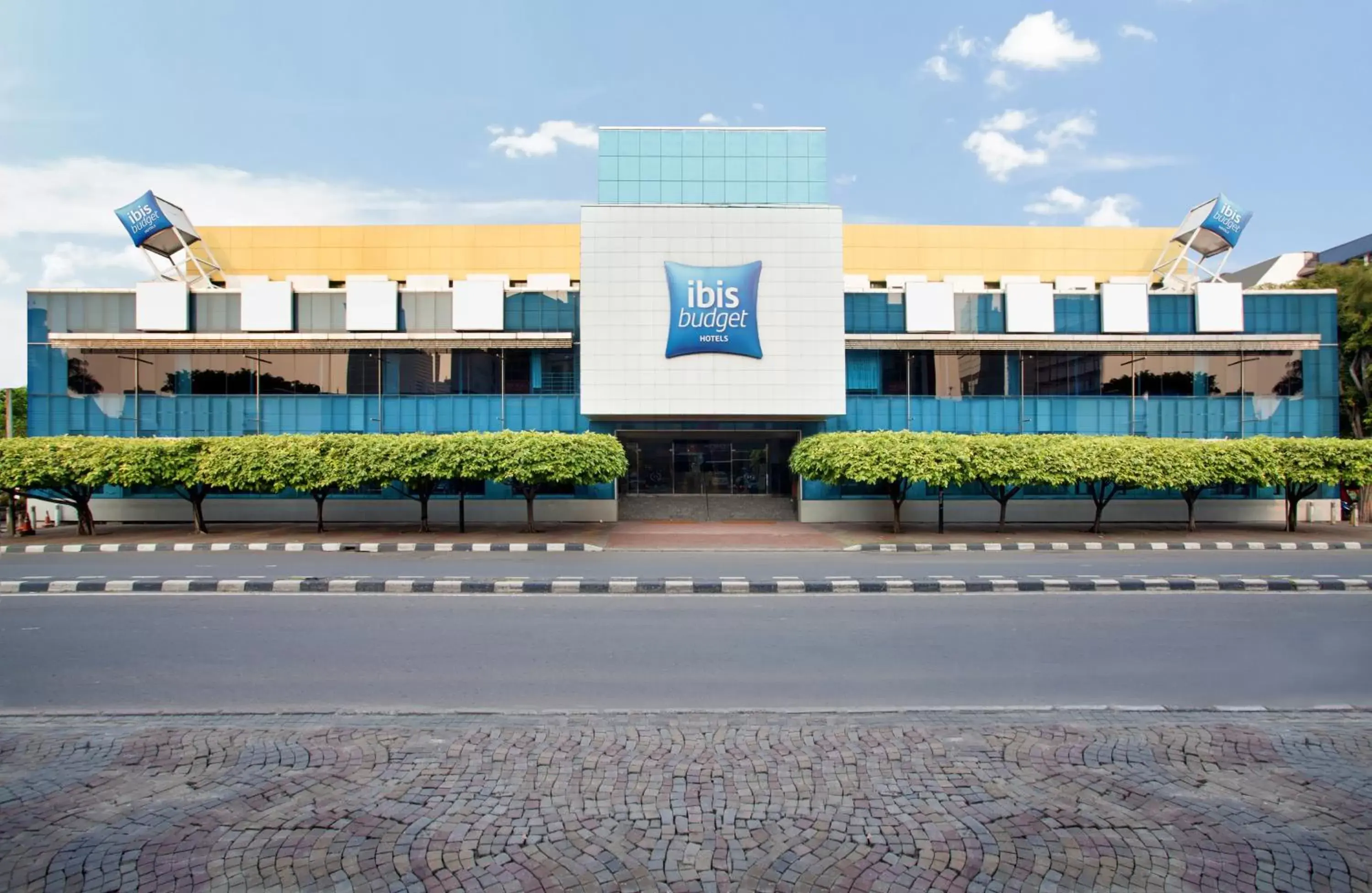 Facade/entrance in Ibis Budget Jakarta Menteng Facade/entrance in Ibis Budget Jakarta Menteng