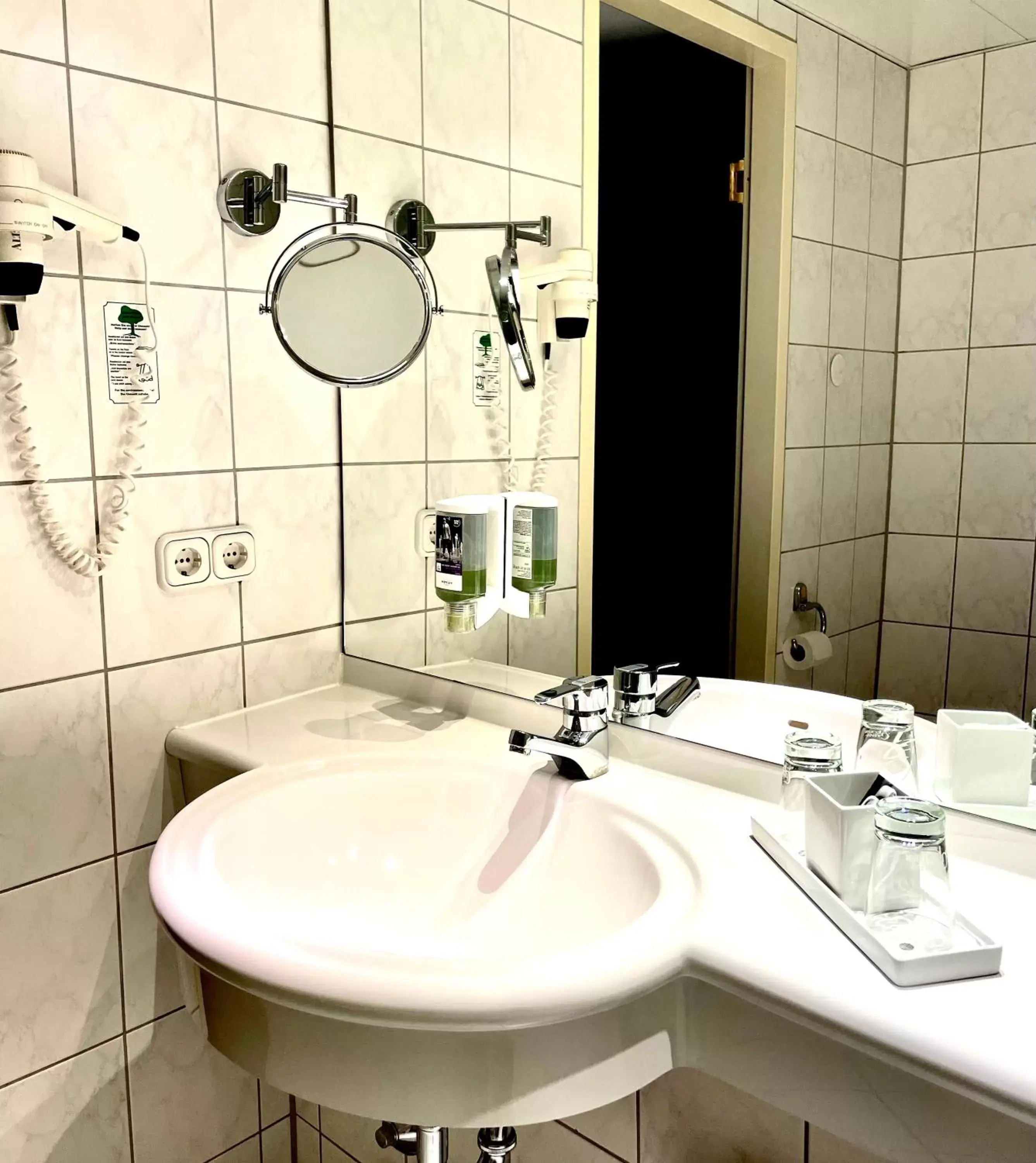 Bathroom in Mercure Hotel Plaza Magdeburg