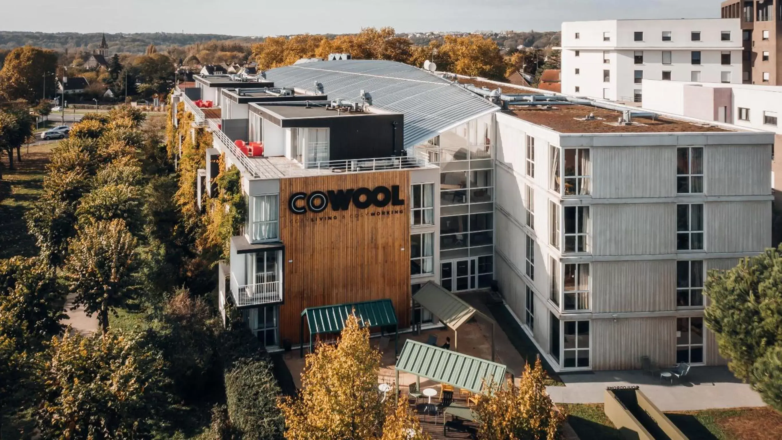 Property building, Bird's-eye View in COWOOL Cergy