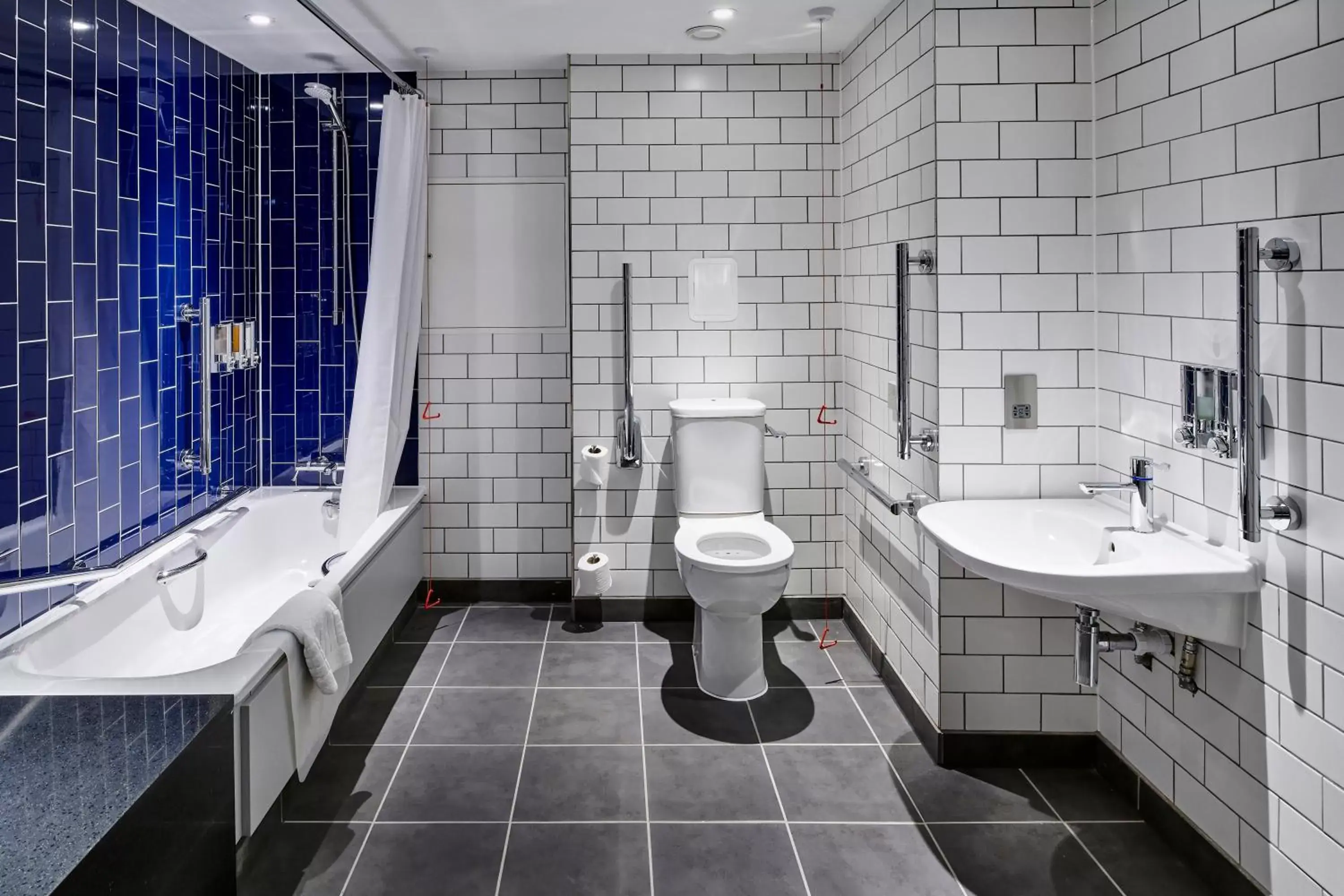 Bathroom in Holiday Inn Southampton, an IHG Hotel