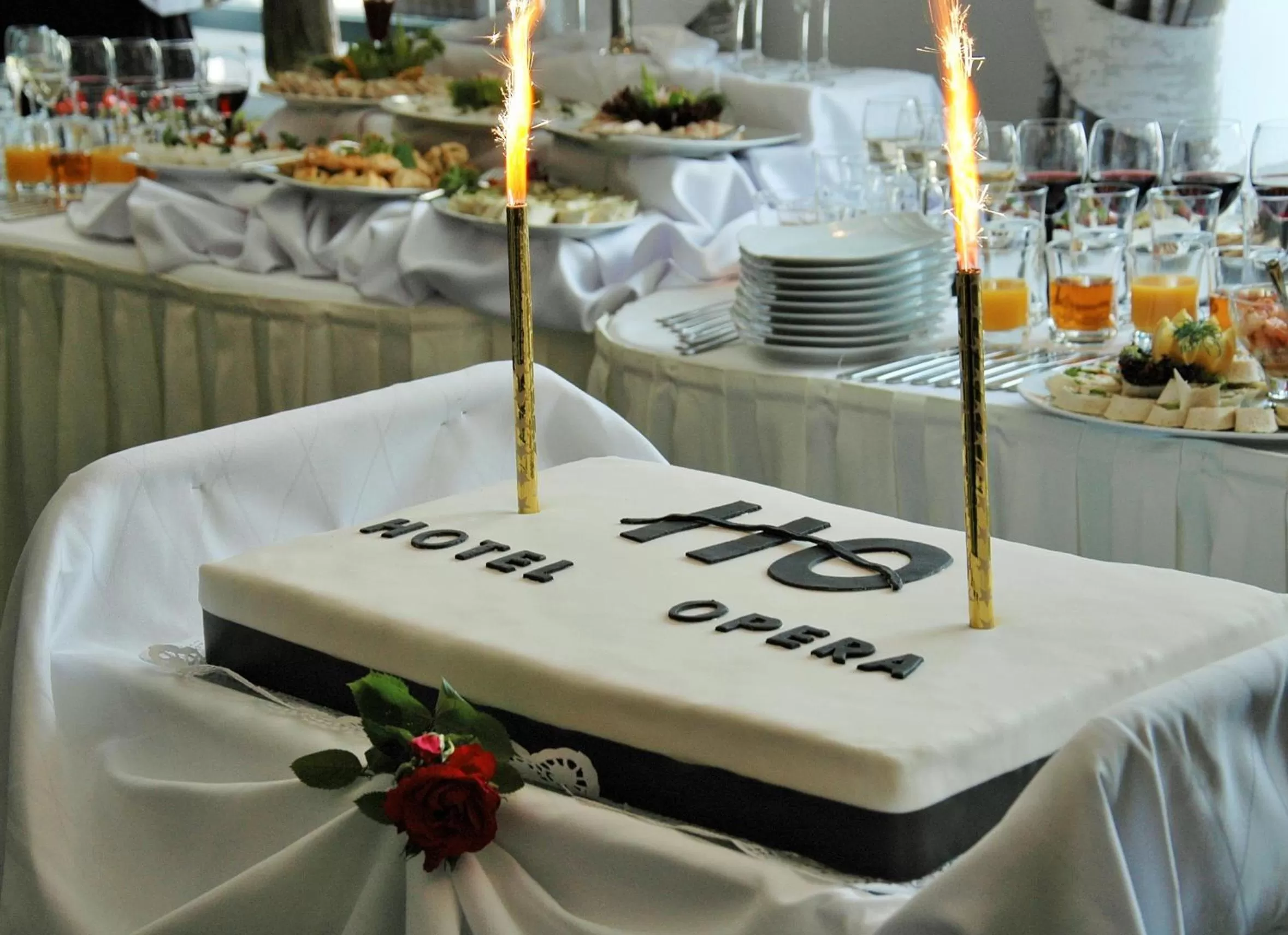 Food and drinks in Hotel Opera