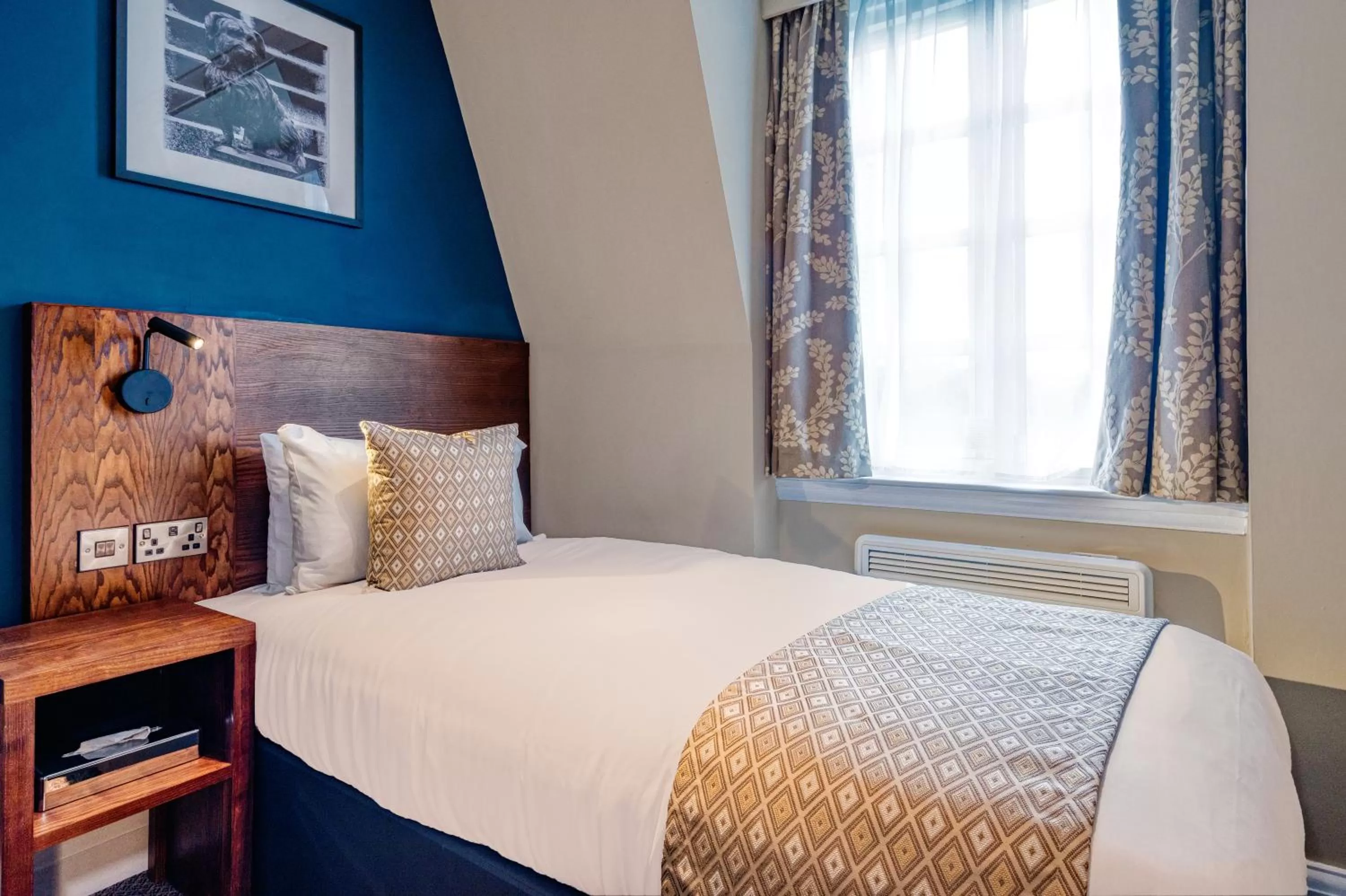 Bed in Toby Carvery Edinburgh West by Innkeeper's Collection