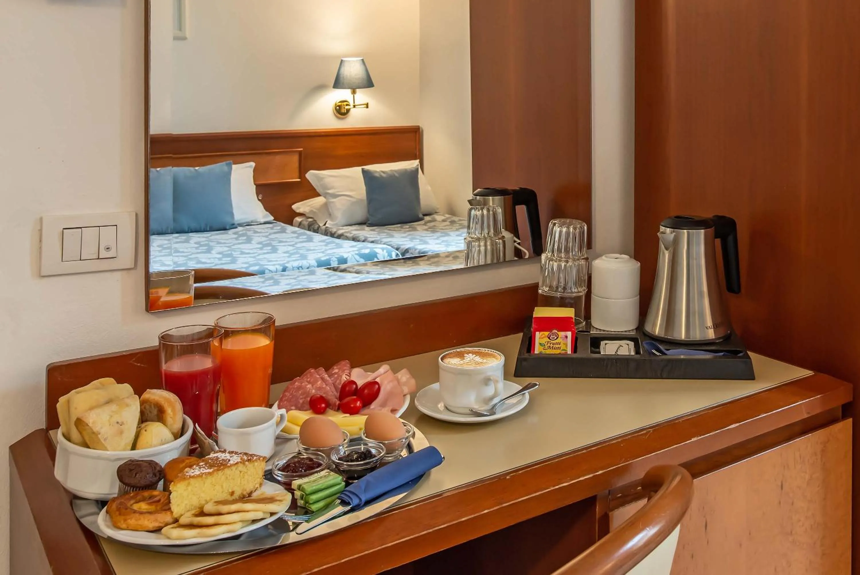 Breakfast, Bed in Hotel Bonifacio