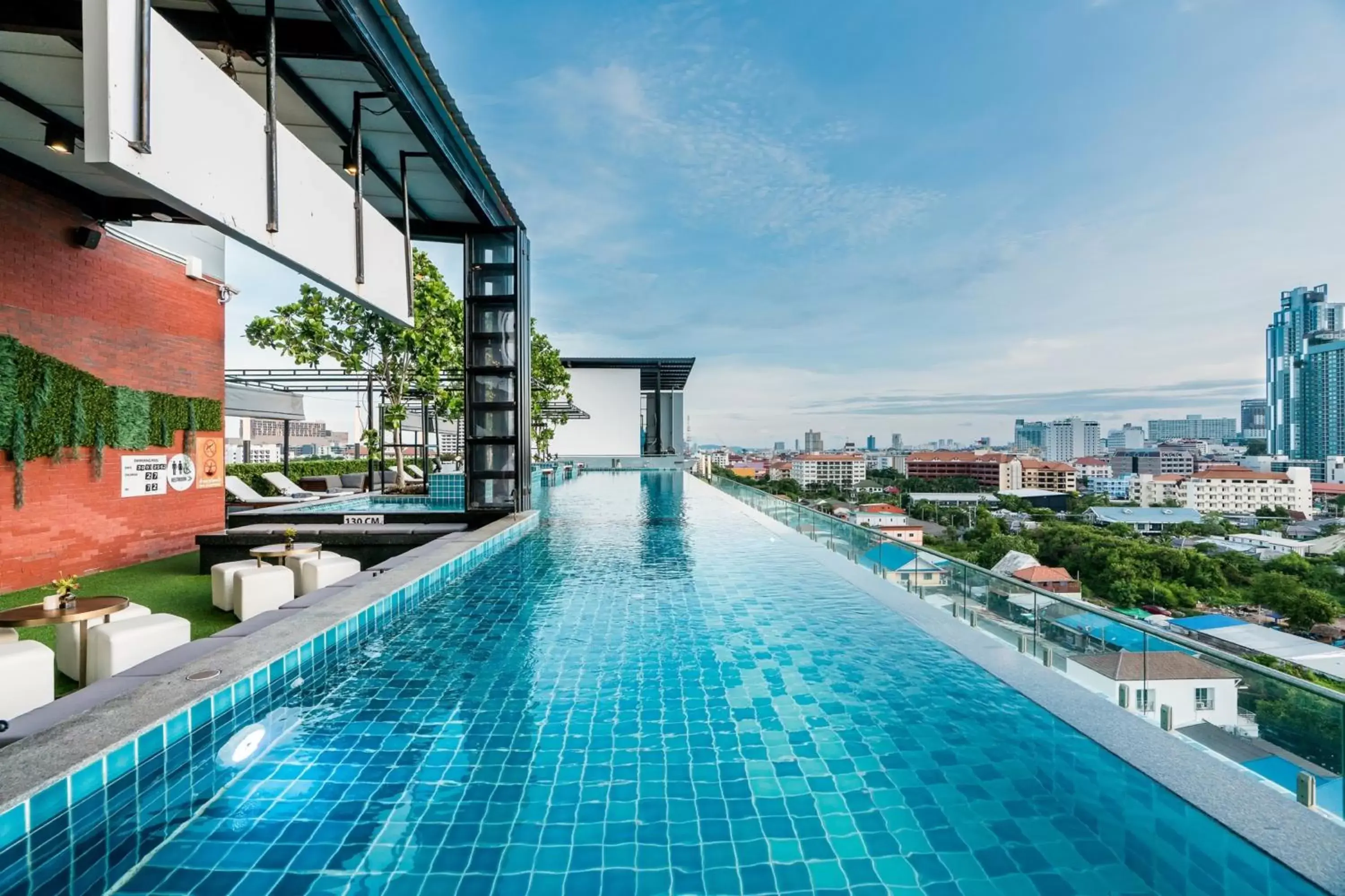 Pool view, Swimming Pool in T Pattaya Hotel SHA Extra Plus