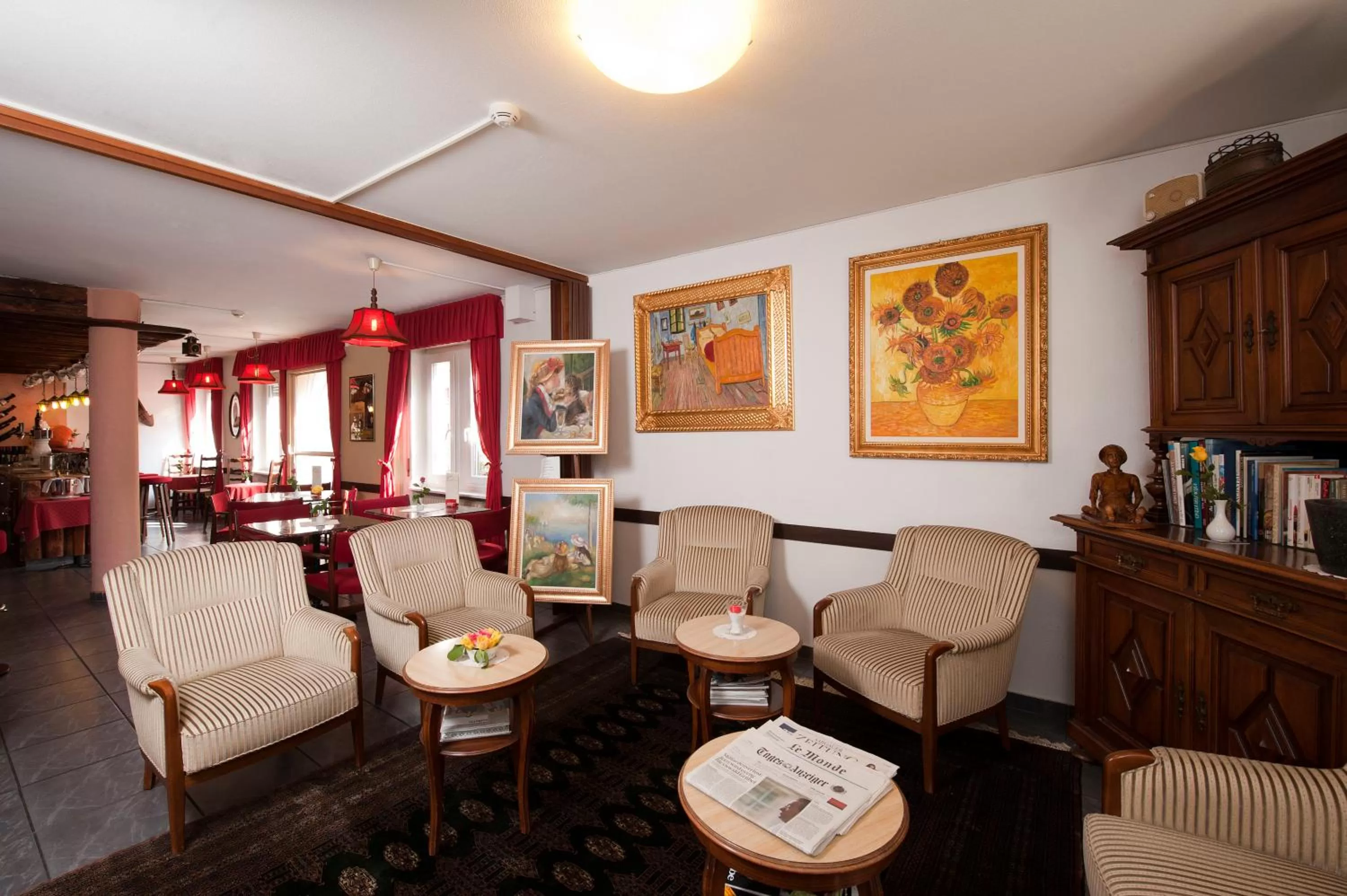 Lobby or reception in Hotel Dischma - FREE BUS AND TRAIN TICKET