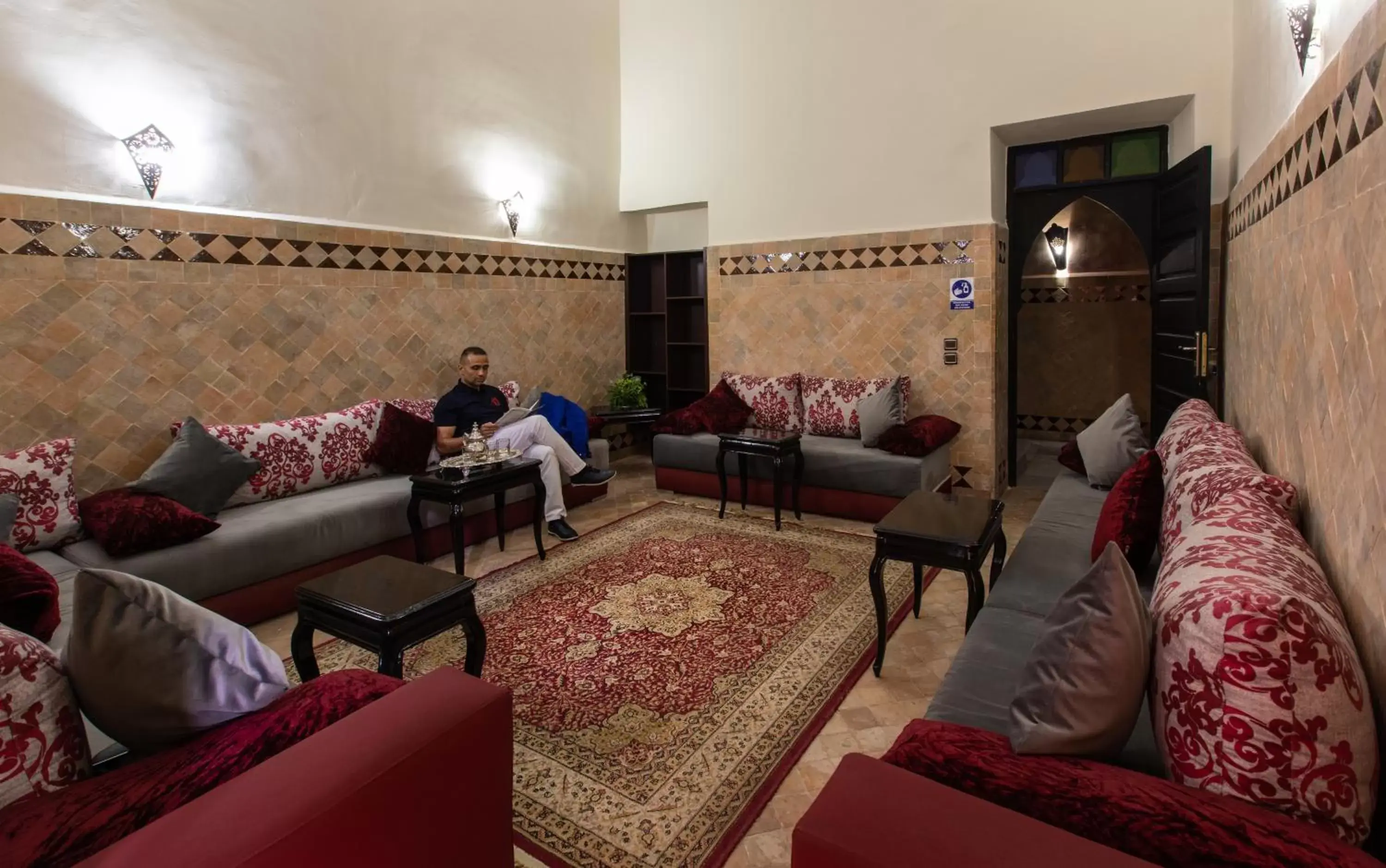 People, Seating Area in Hotel Toulousain