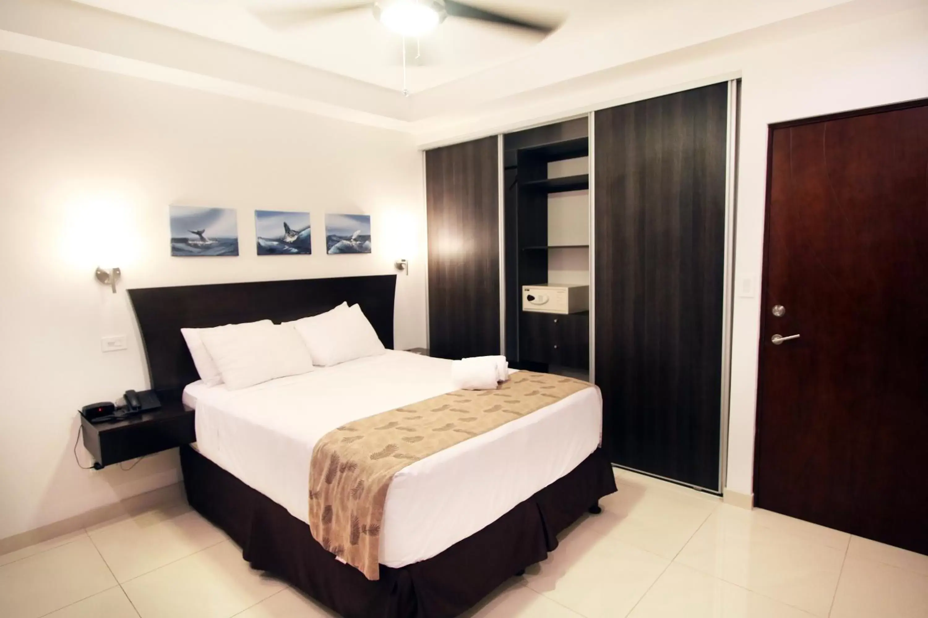 Bedroom, Room Photo in Oceano Boutique Hotel & Gallery