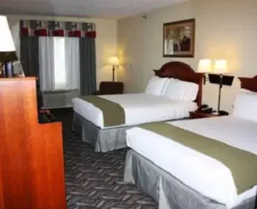 Bed in Holiday Inn Express Hotel & Suites Lonoke I-40, an IHG Hotel