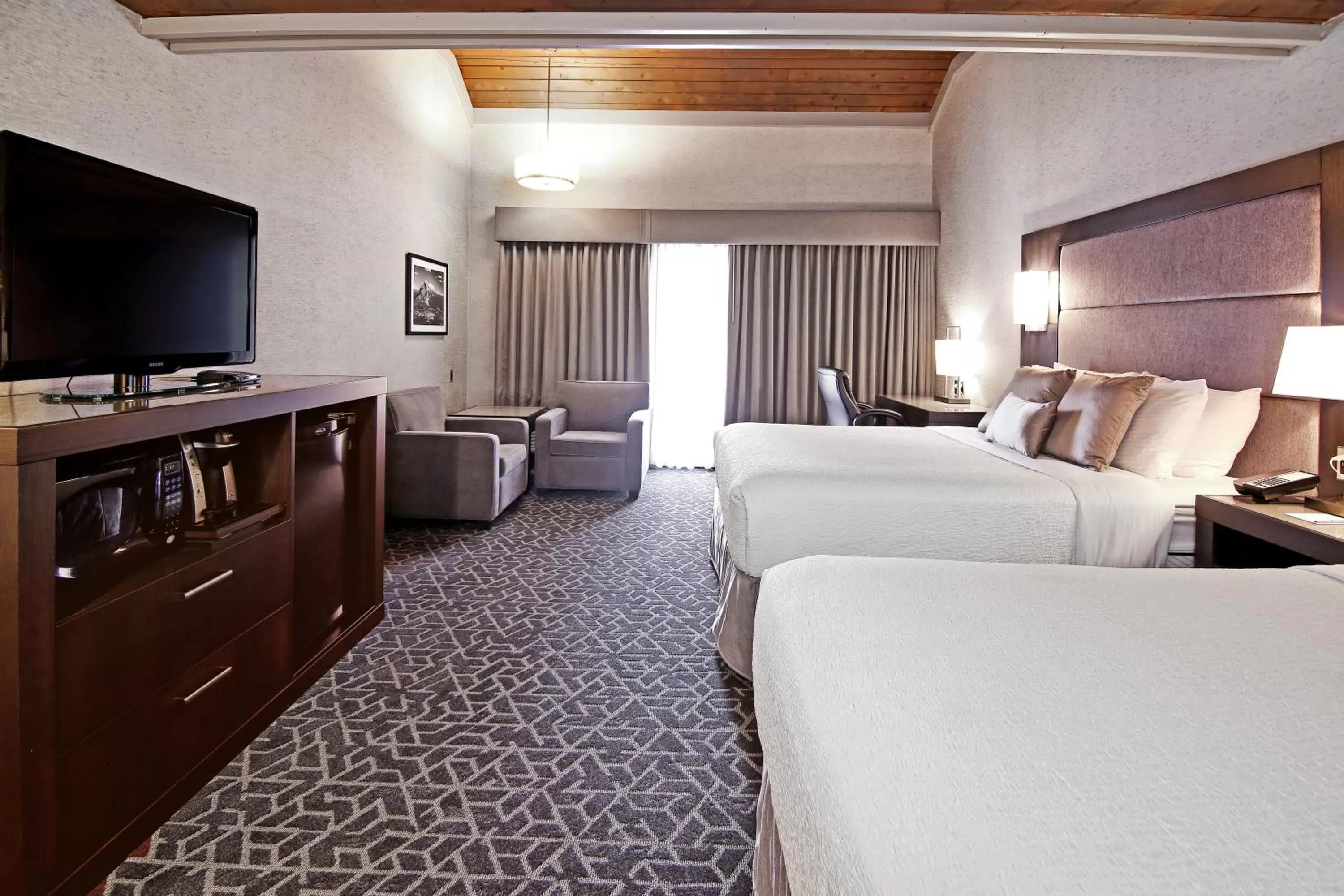 Photo of the whole room, Bed in Best Western Plus Banff International Lodge