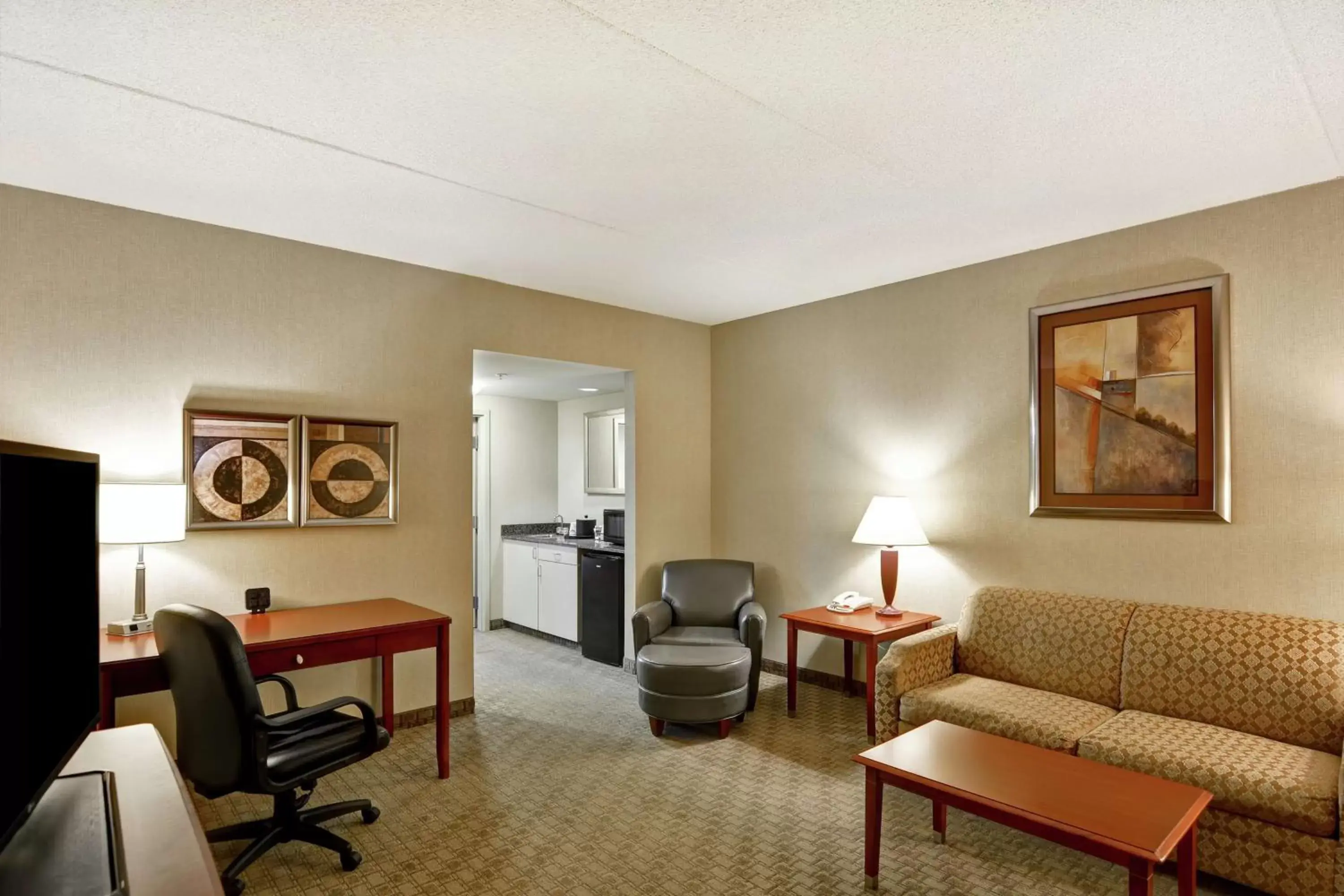 Bedroom, Seating Area in Hampton Inn Lewisburg