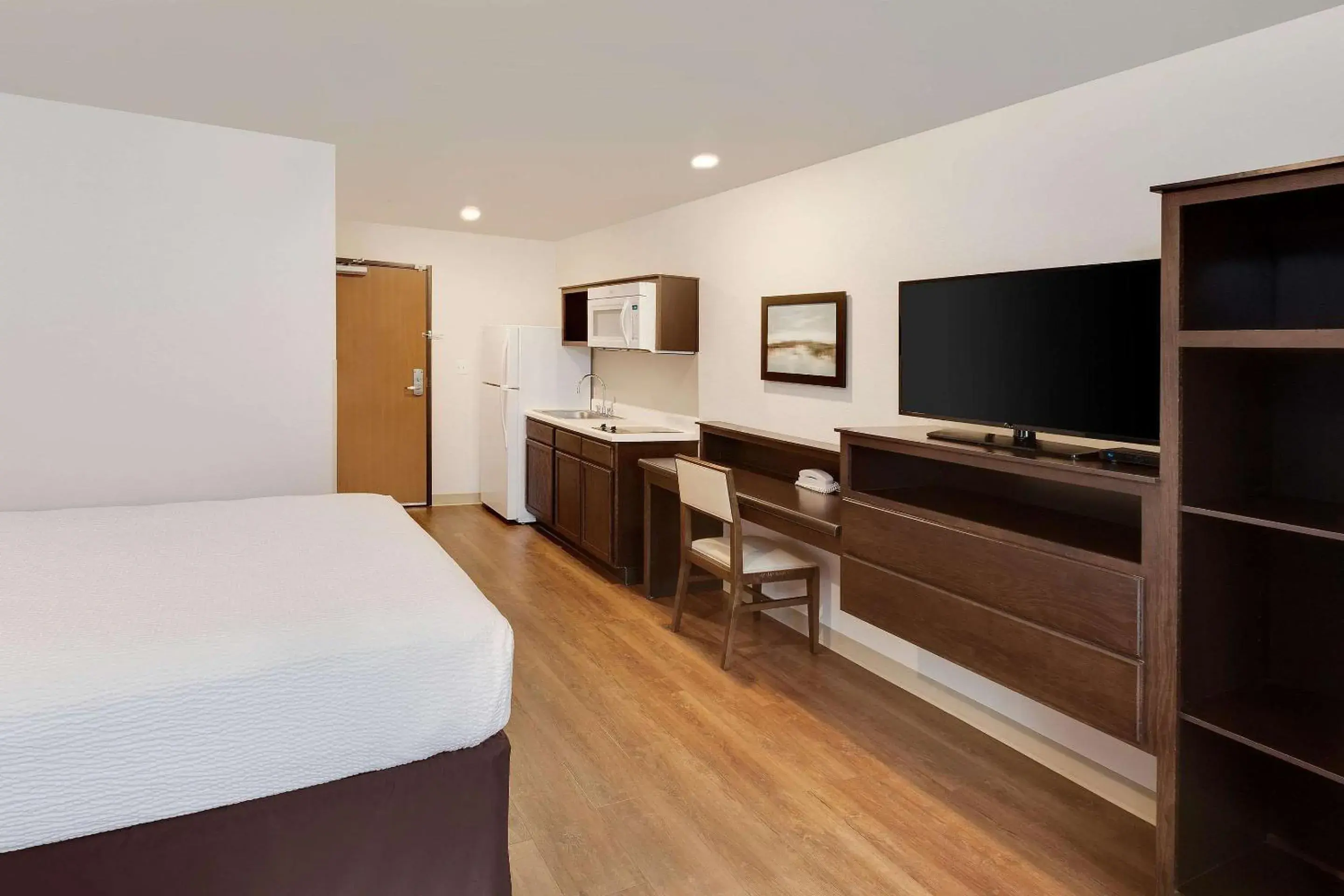 Photo of the whole room, TV/Entertainment Center in WoodSpring Suites Las Colinas
