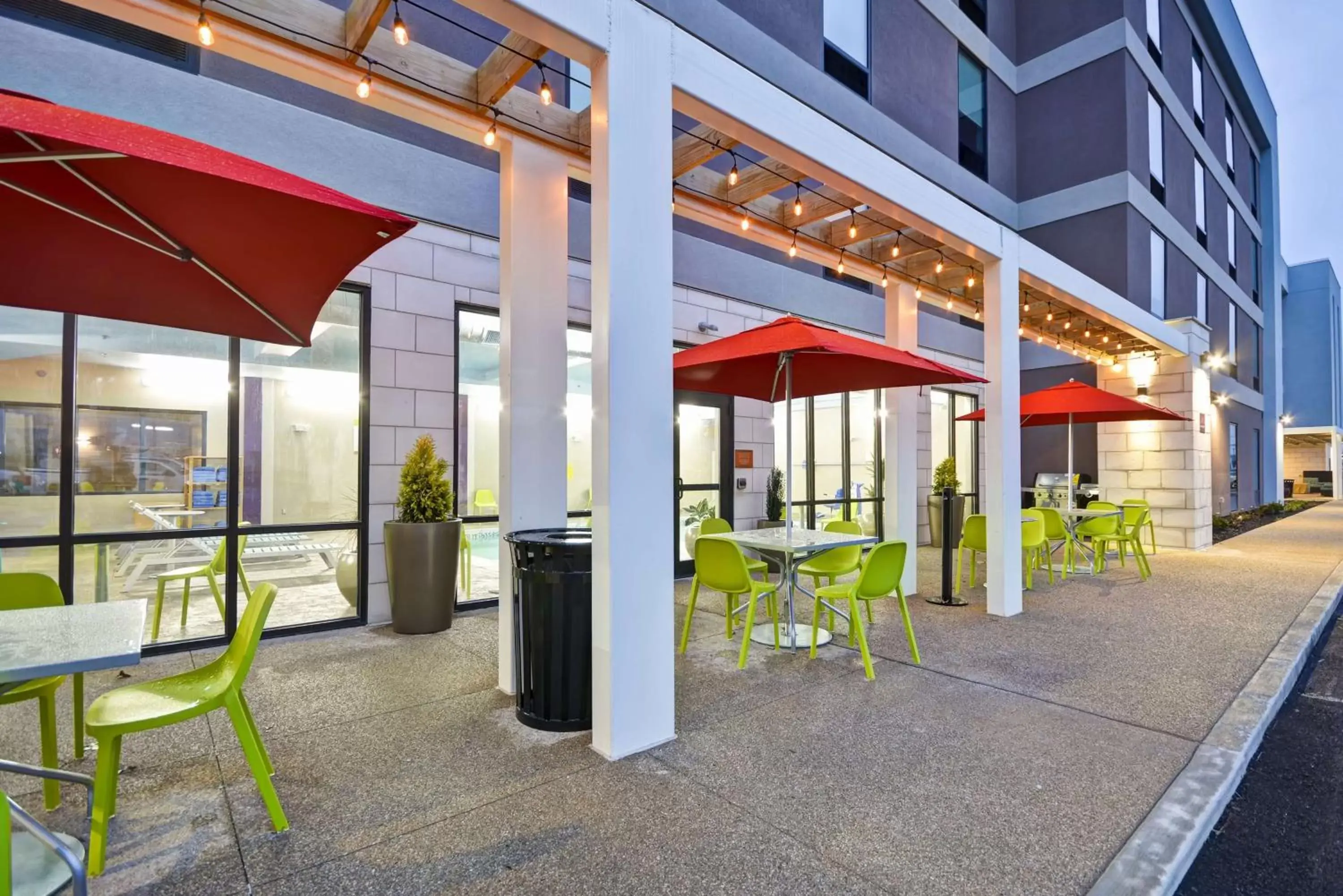 Patio in Home2 Suites By Hilton Columbus Airport East Broad