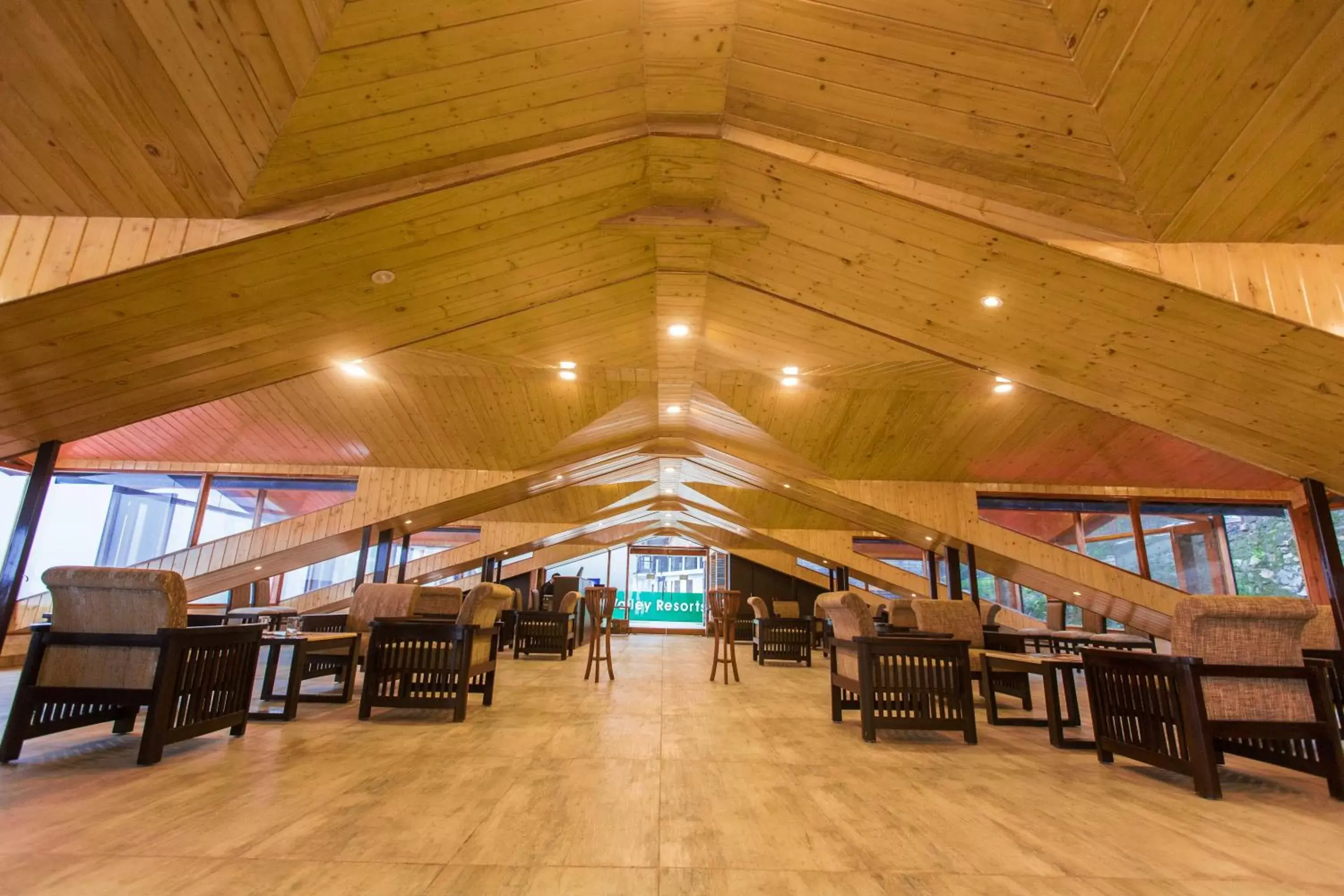 Lobby or reception, Restaurant/Places to Eat in Snow Valley Resorts Shimla