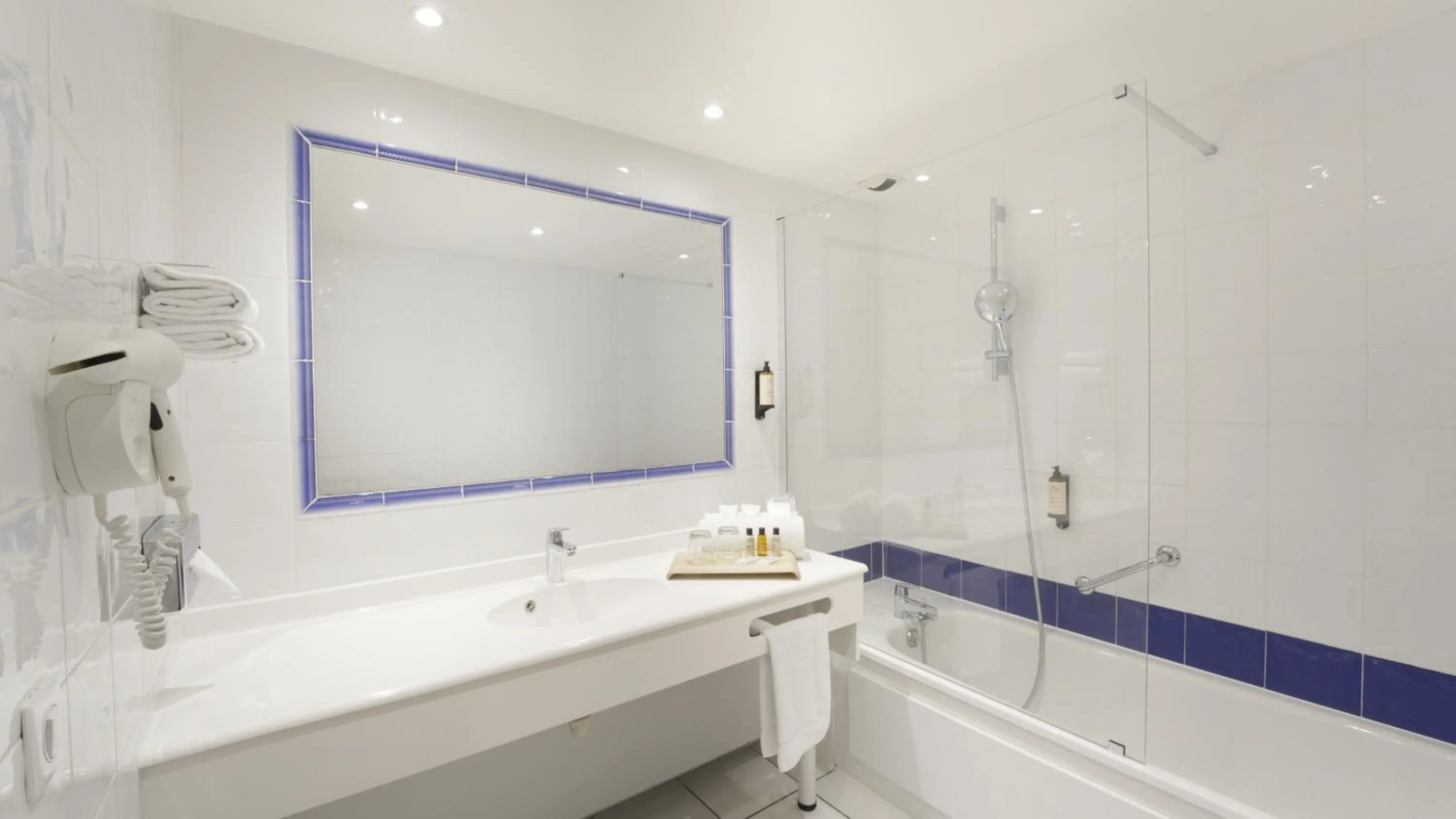 Bathroom in Hôtel Mount Venturi - Aix-En-Provence Sainte-Victoire - Bar & Restaurant & Padel