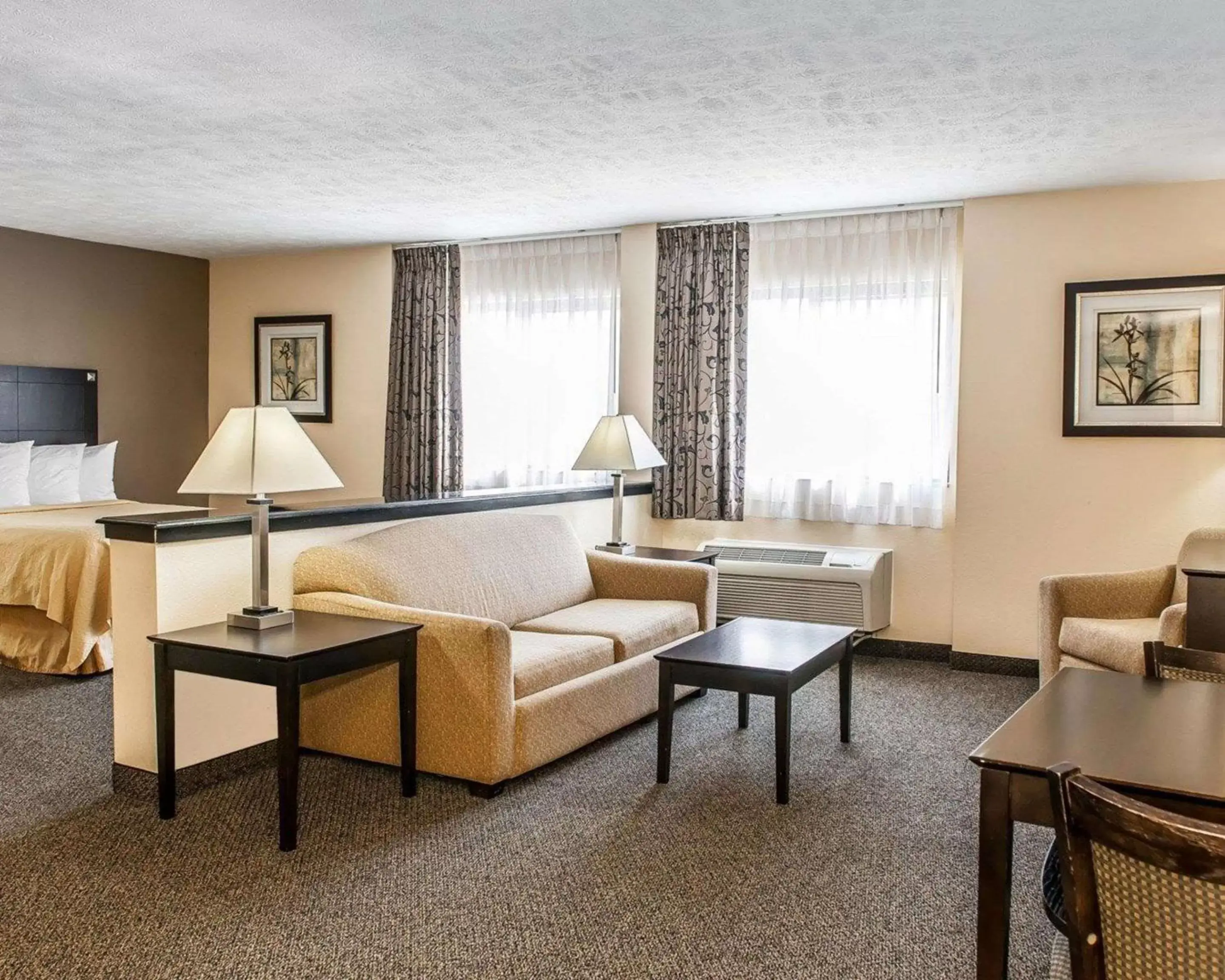 Photo of the whole room, Seating Area in Quality Inn & Suites - Mattoon