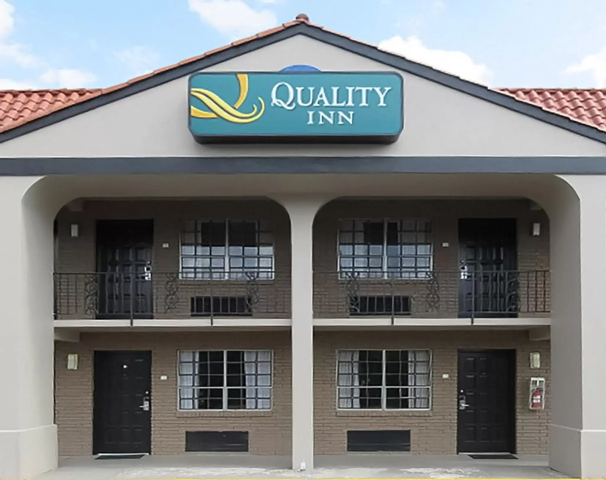Property building in Quality Inn Forsyth