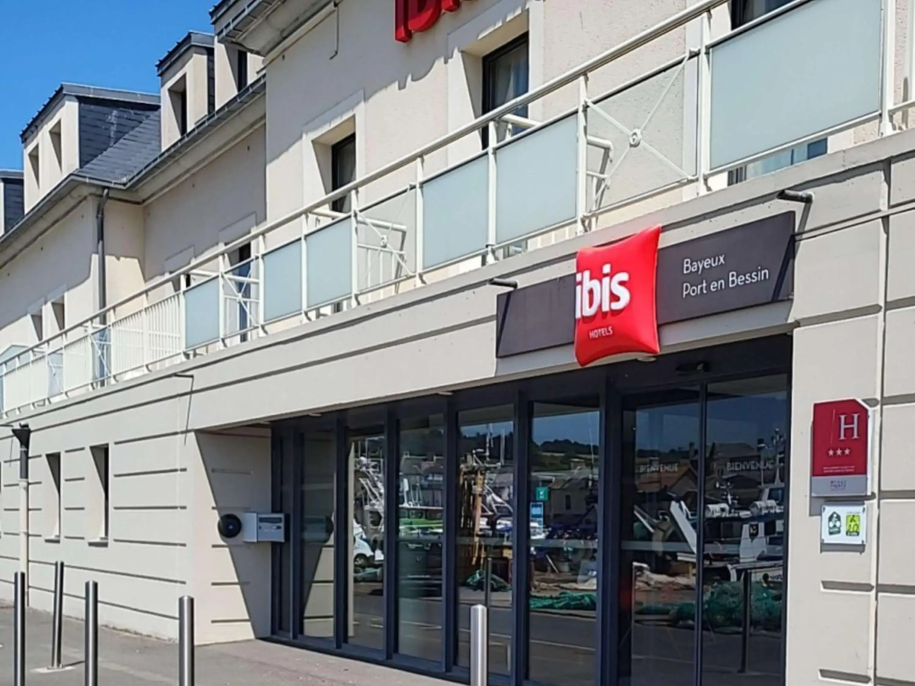 Property Building in ibis Bayeux Port En Bessin