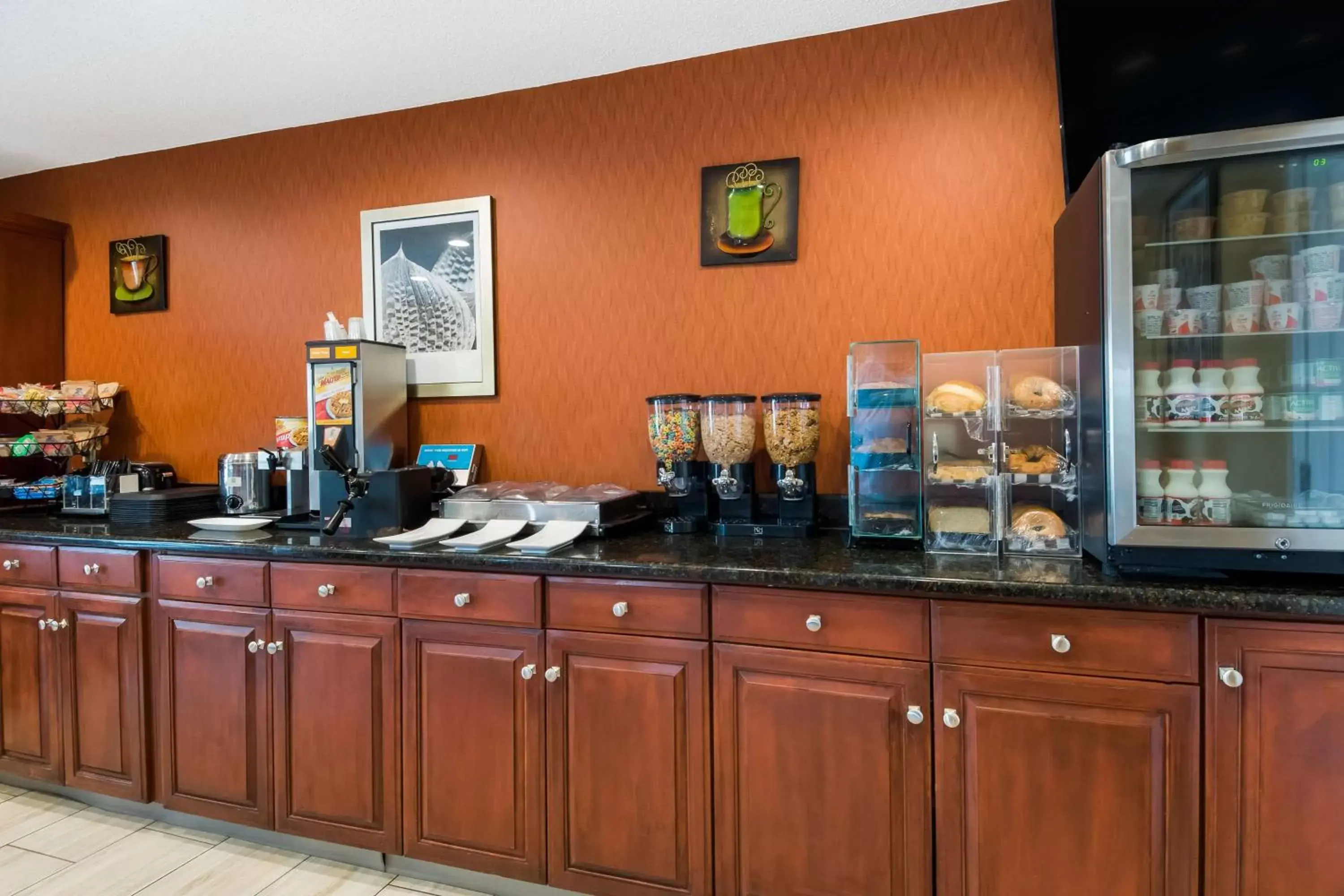 Breakfast in SureStay Plus Hotel by Best Western Jackson