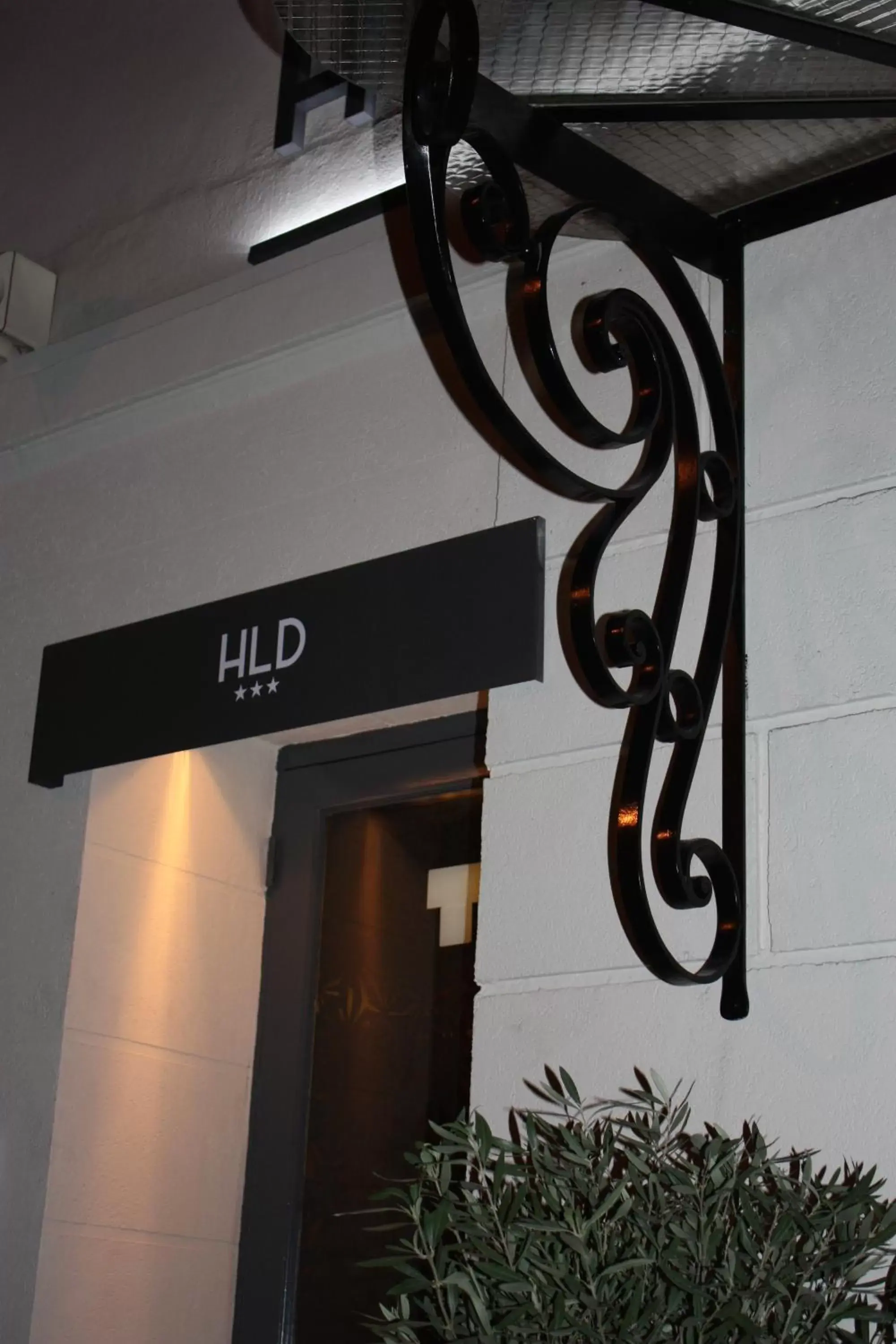 Facade/entrance, Property Logo/Sign in Hotel Dauphin