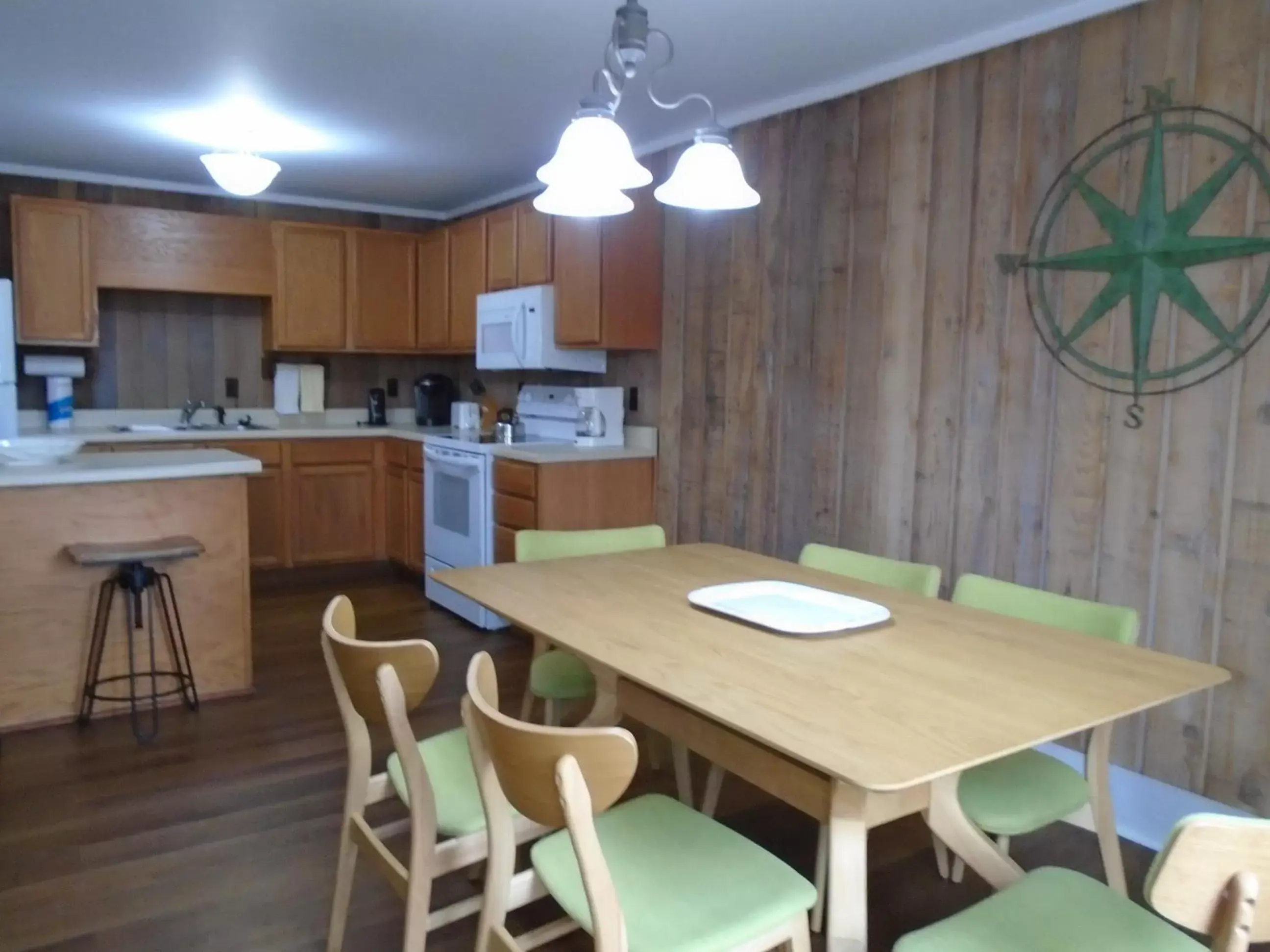 Kitchen or kitchenette, Dining Area in Cedar Village Condominiums