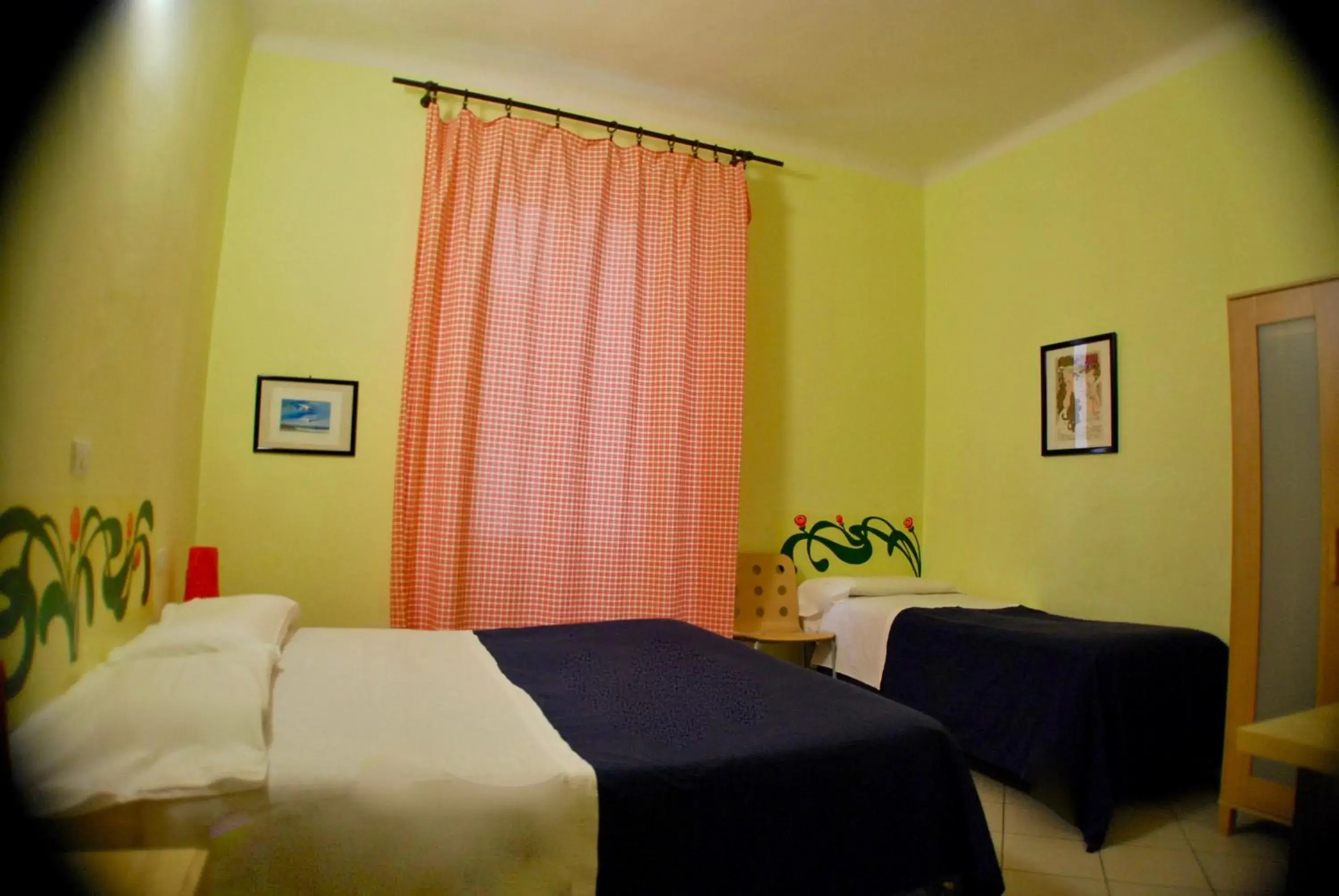 Photo of the whole room, Bed in Albergo Teatro