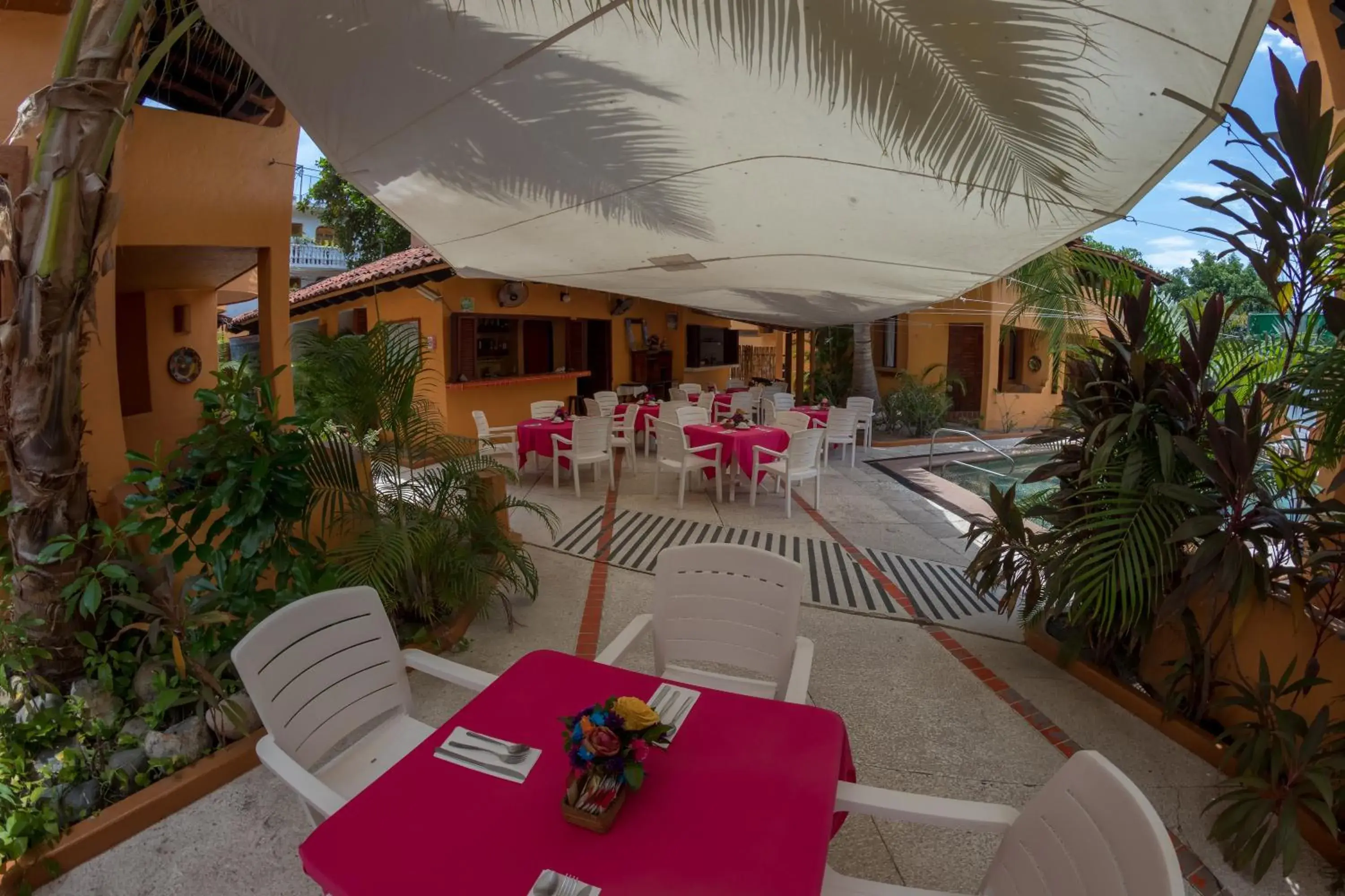 Restaurant/places to eat in Villas Miramar