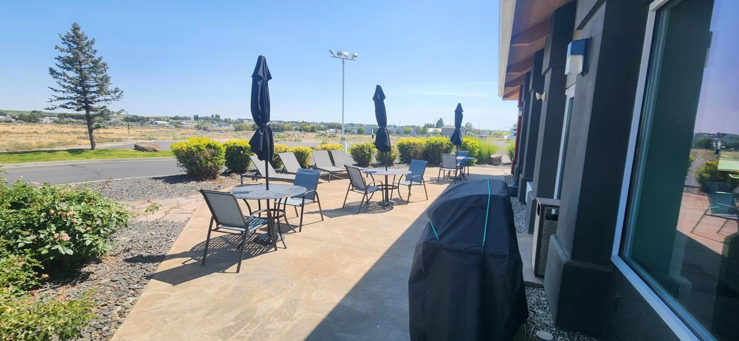 Patio in Ten Pin Inn & Suites